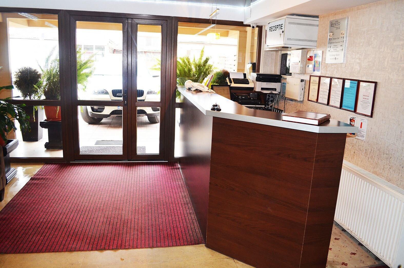 Varios Hotel Premier