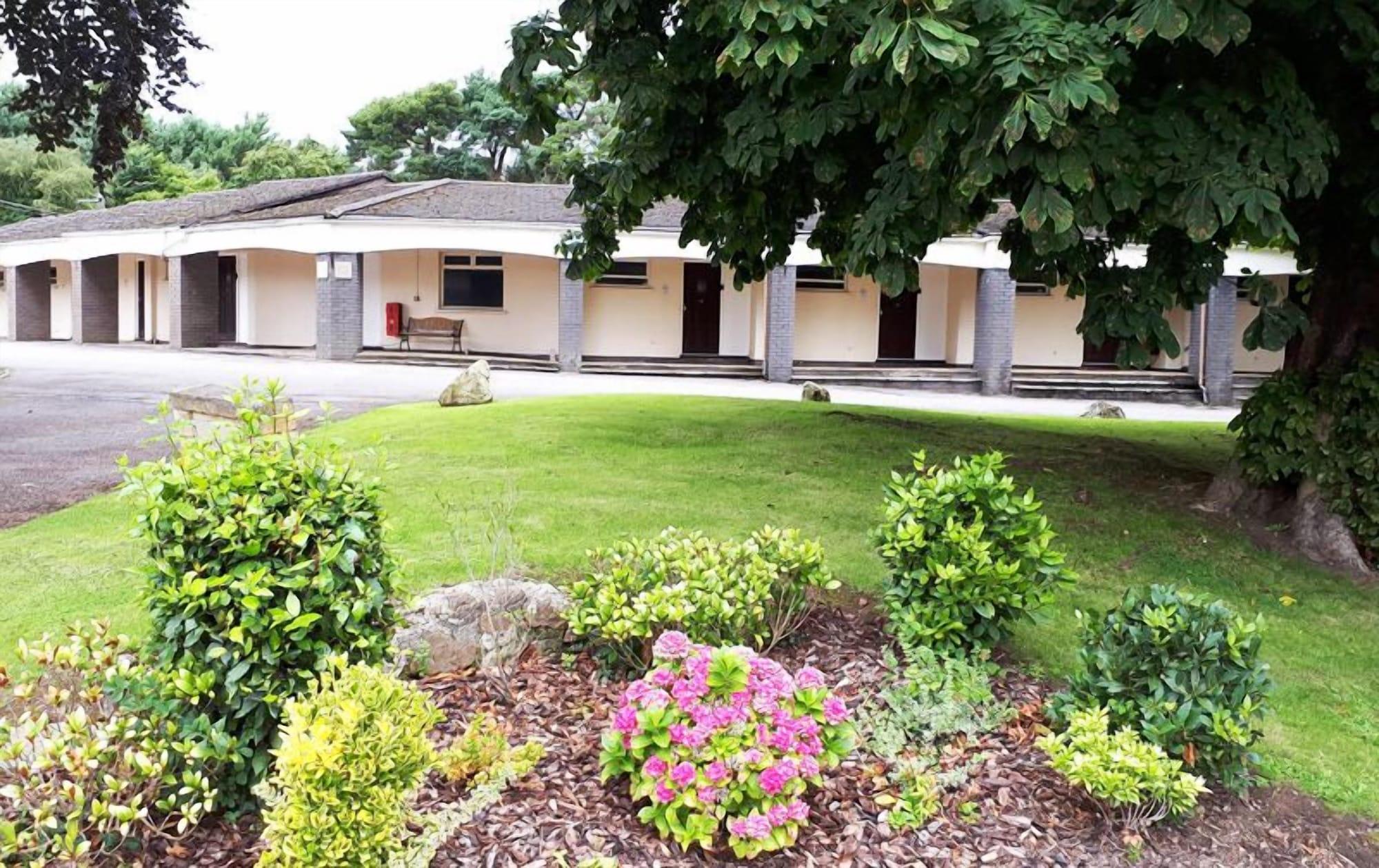 Varios A4 Eight Motel