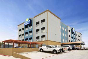 Alojamiento - Days Inn & Suites by Wyndham Galveston West/Seawall
