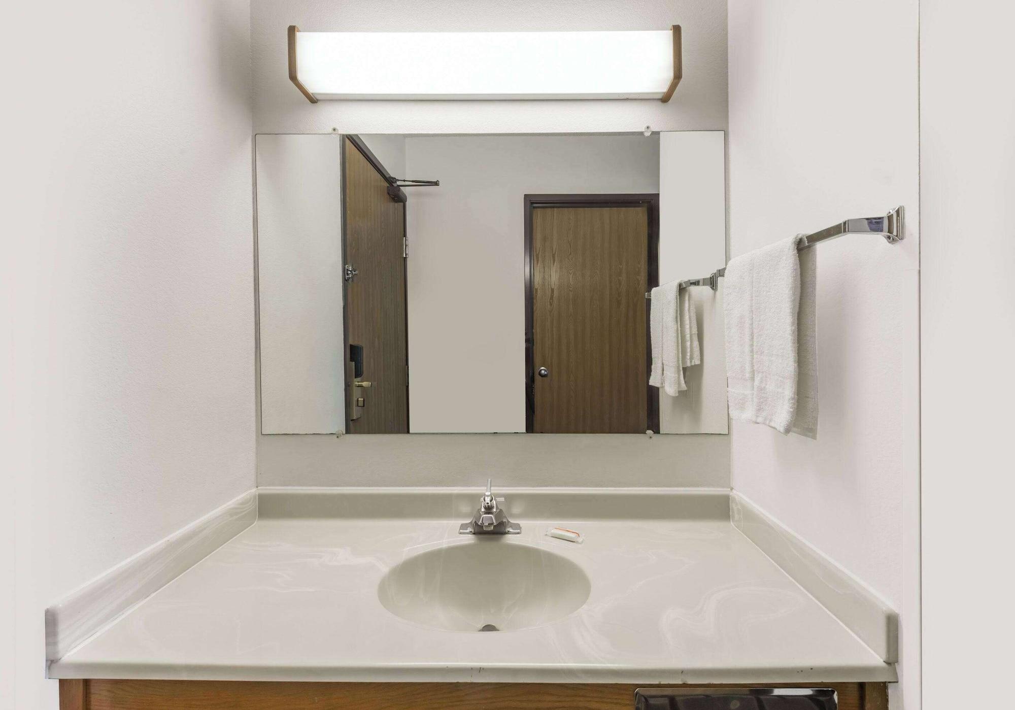 Equipamiento de Habitación Super 8 by Wyndham Coshocton Roscoe Village