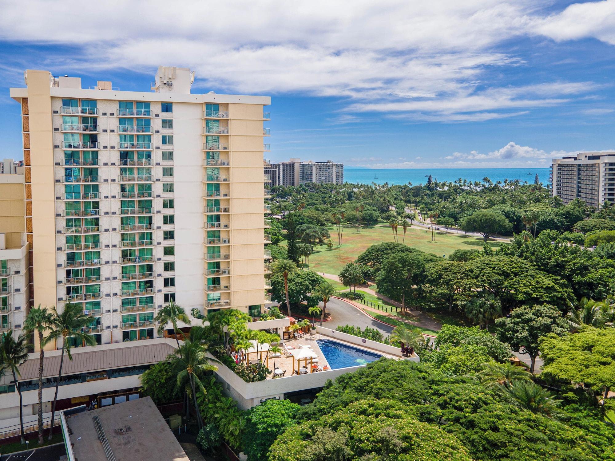 Vista Exterior Luana Waikiki by Tropical Escapes Realty
