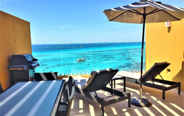Unwind in luxury – penthouse overlooking Garrafon Reef Park - Hoteles con parque acuático en Isla Mujeres, México