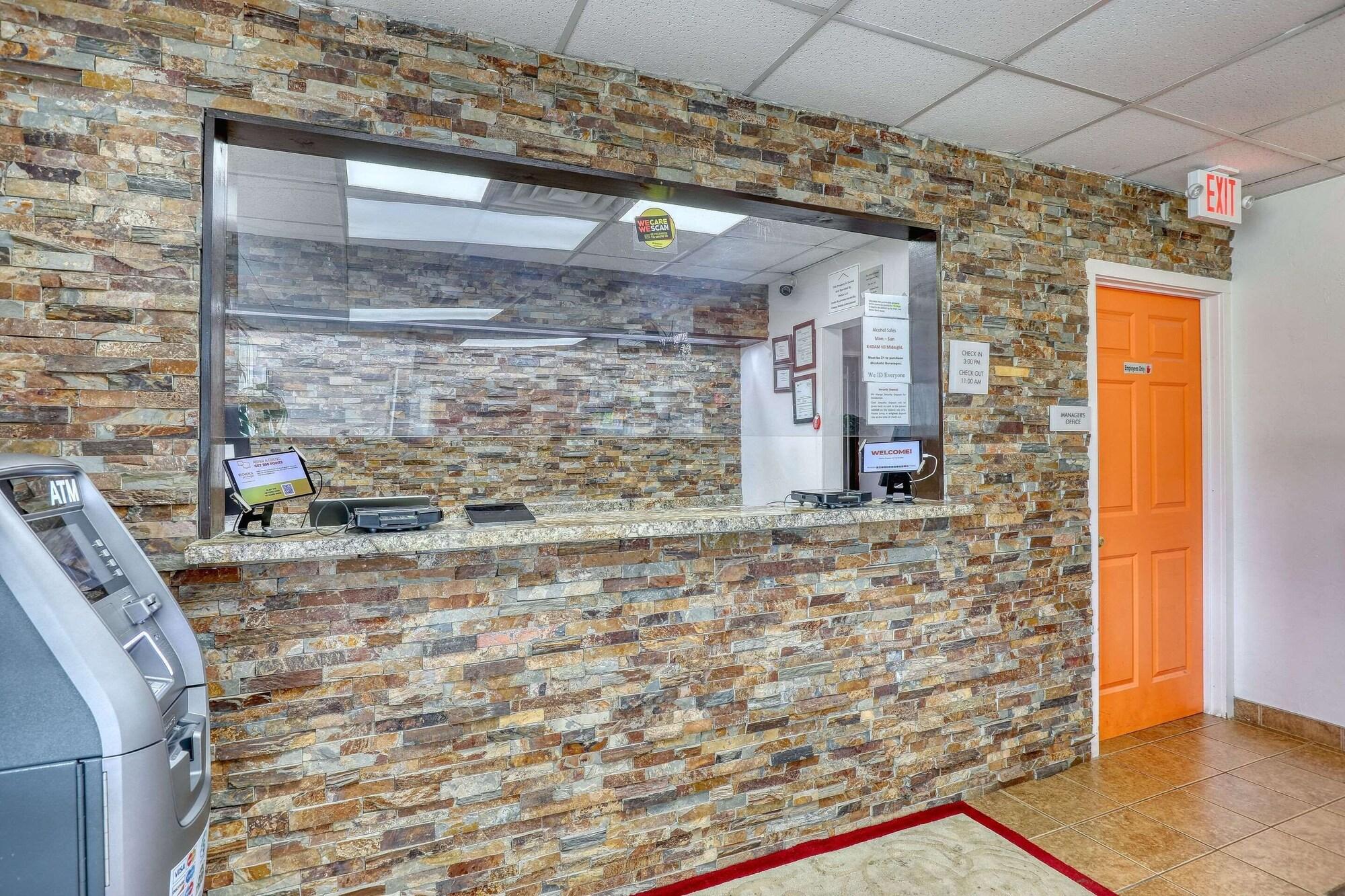 Vista Lobby Suburban Studios Neenah-Appleton