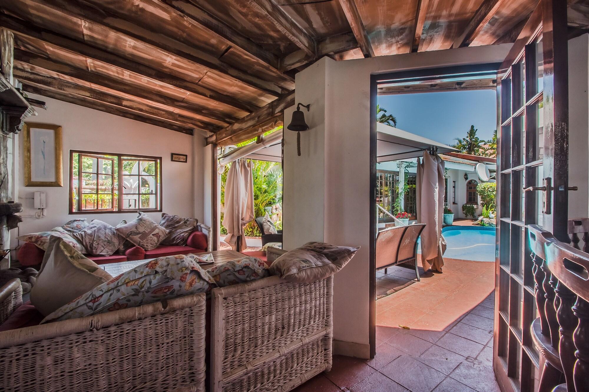 Varios HoneyPot Guesthouse