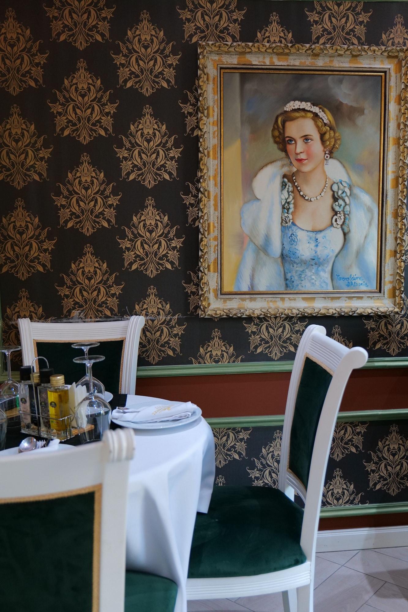 Bar/Salón Hotel Queen