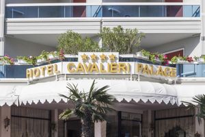 Alojamiento - Hotel Cavalieri Palace