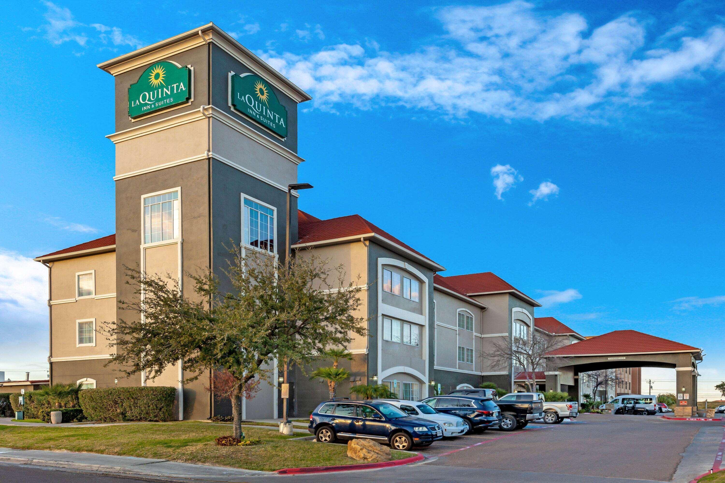 Vista Exterior La Quinta Inn & Suites by Wyndham Laredo Airport