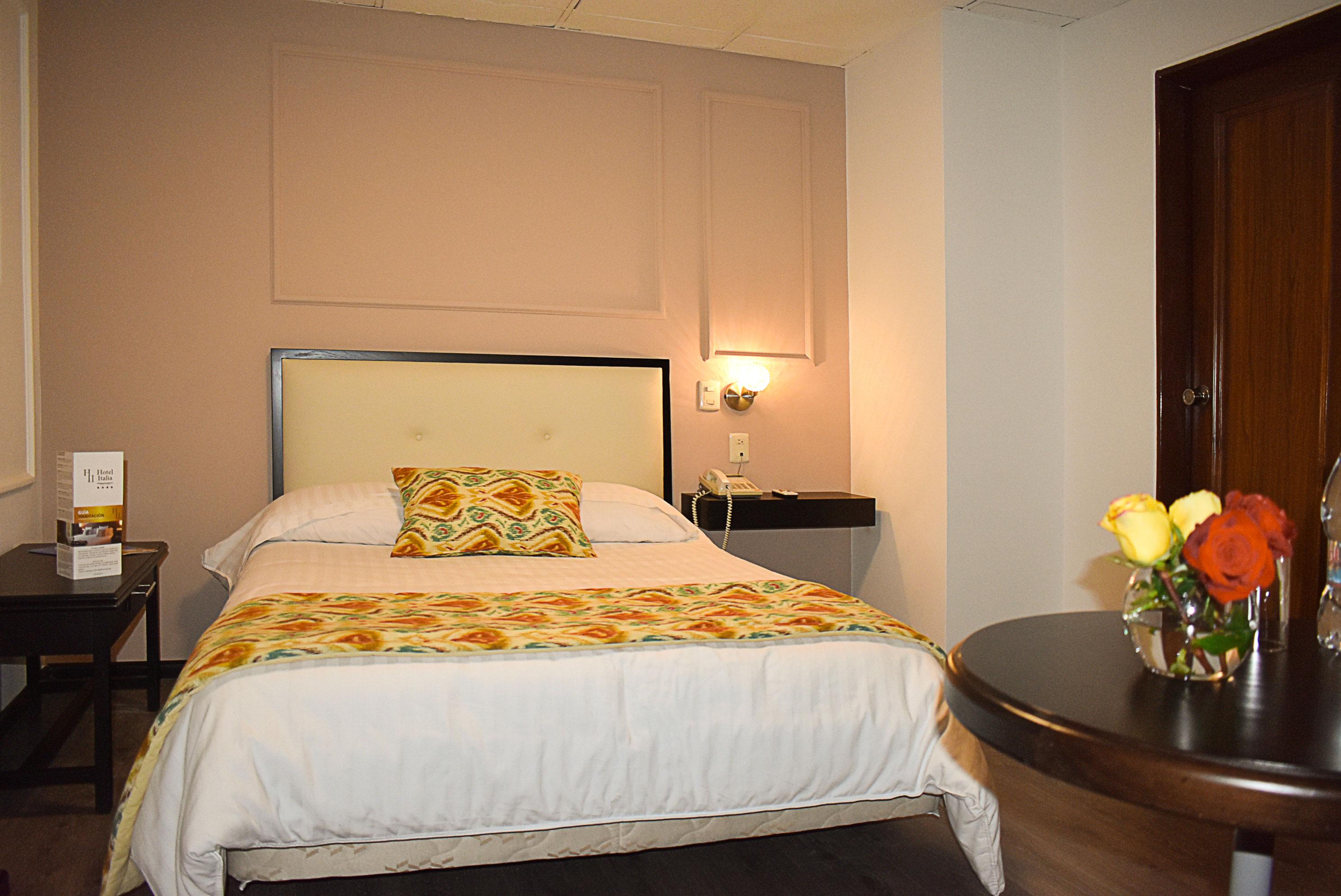 Habitación Hotel Italia Cuenca - Tranvía Centro y Aeropuerto
