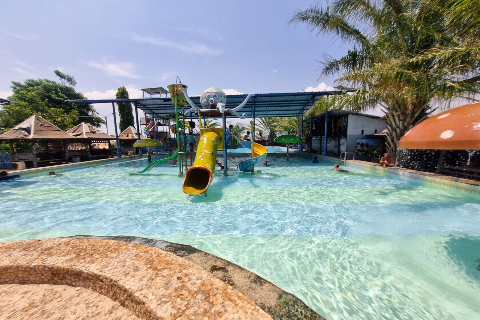 Varios Hotel O New Asembagus 2