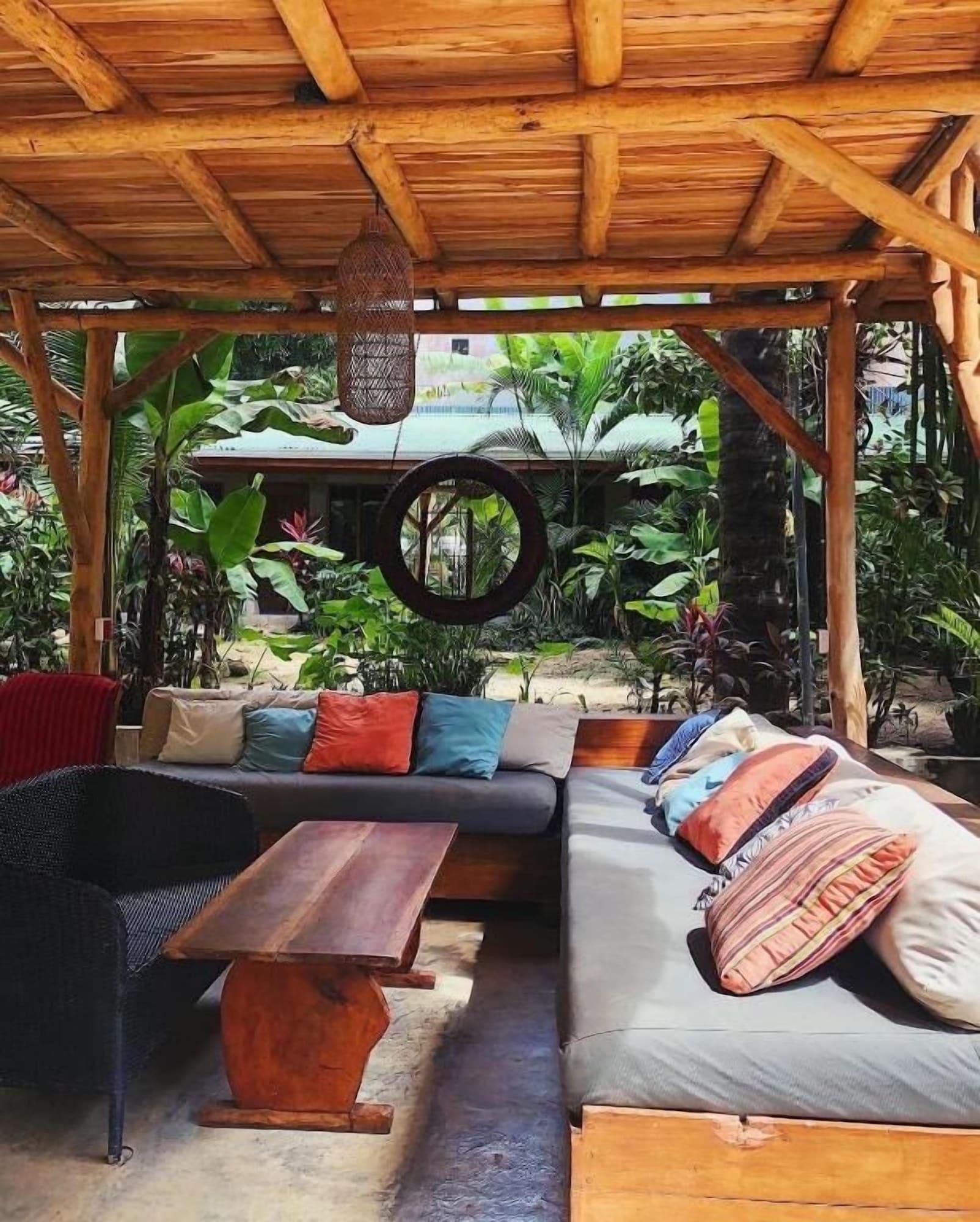 Comodidades del Alojamiento Cabinas Playa Surf Hostel