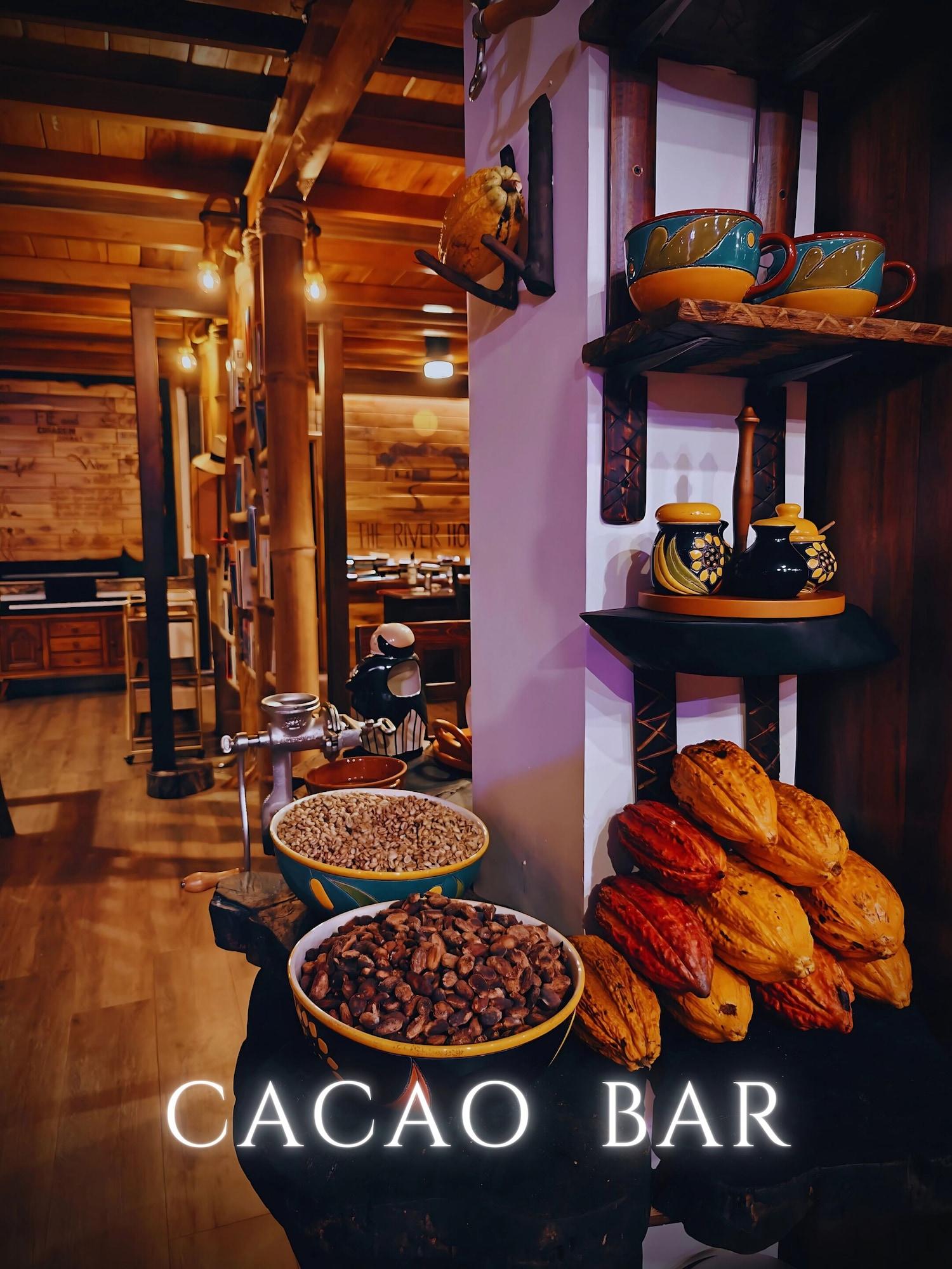 Bar/Salón The River House