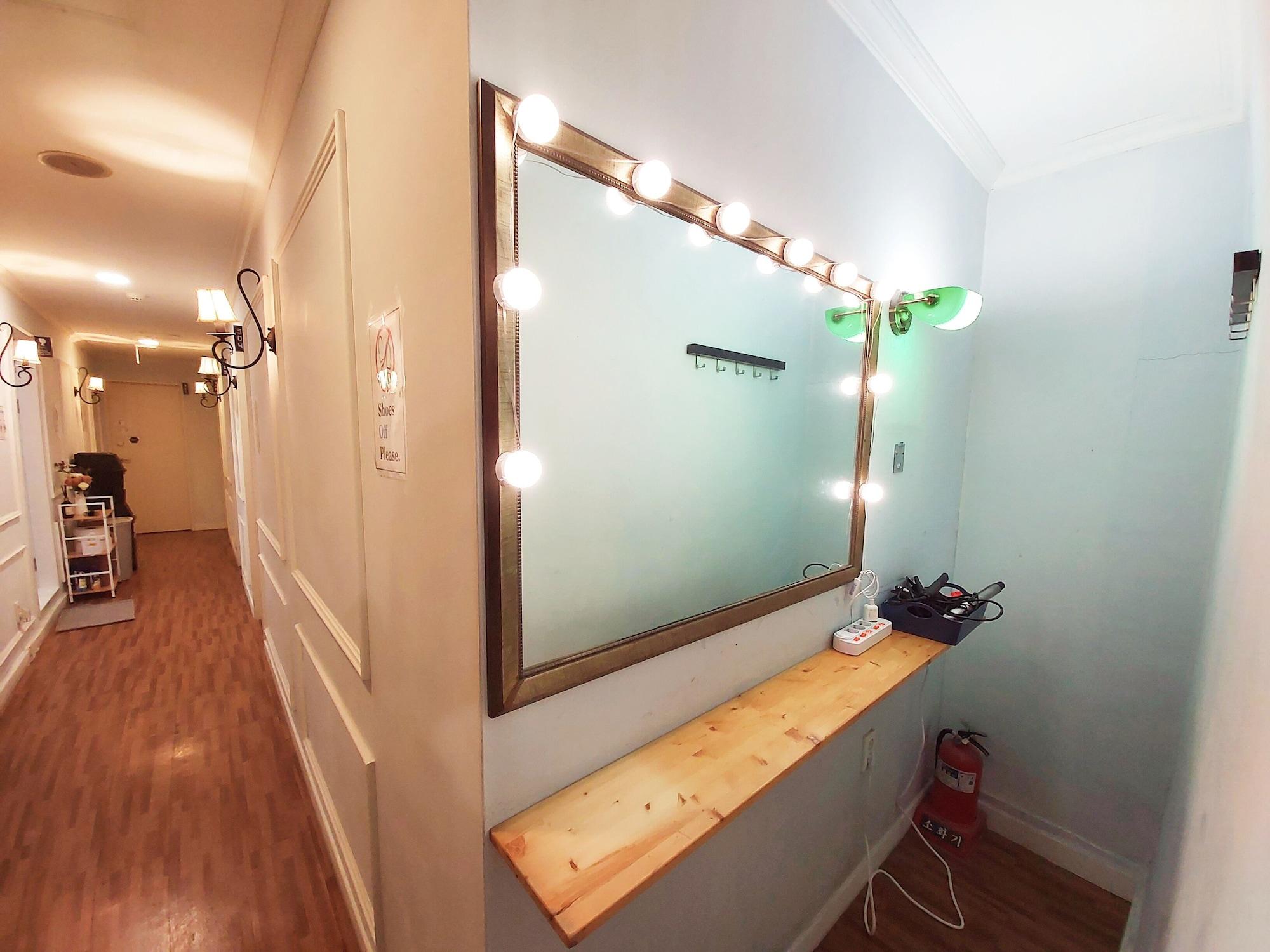Varios Blue Boat Hostel Myeongdong