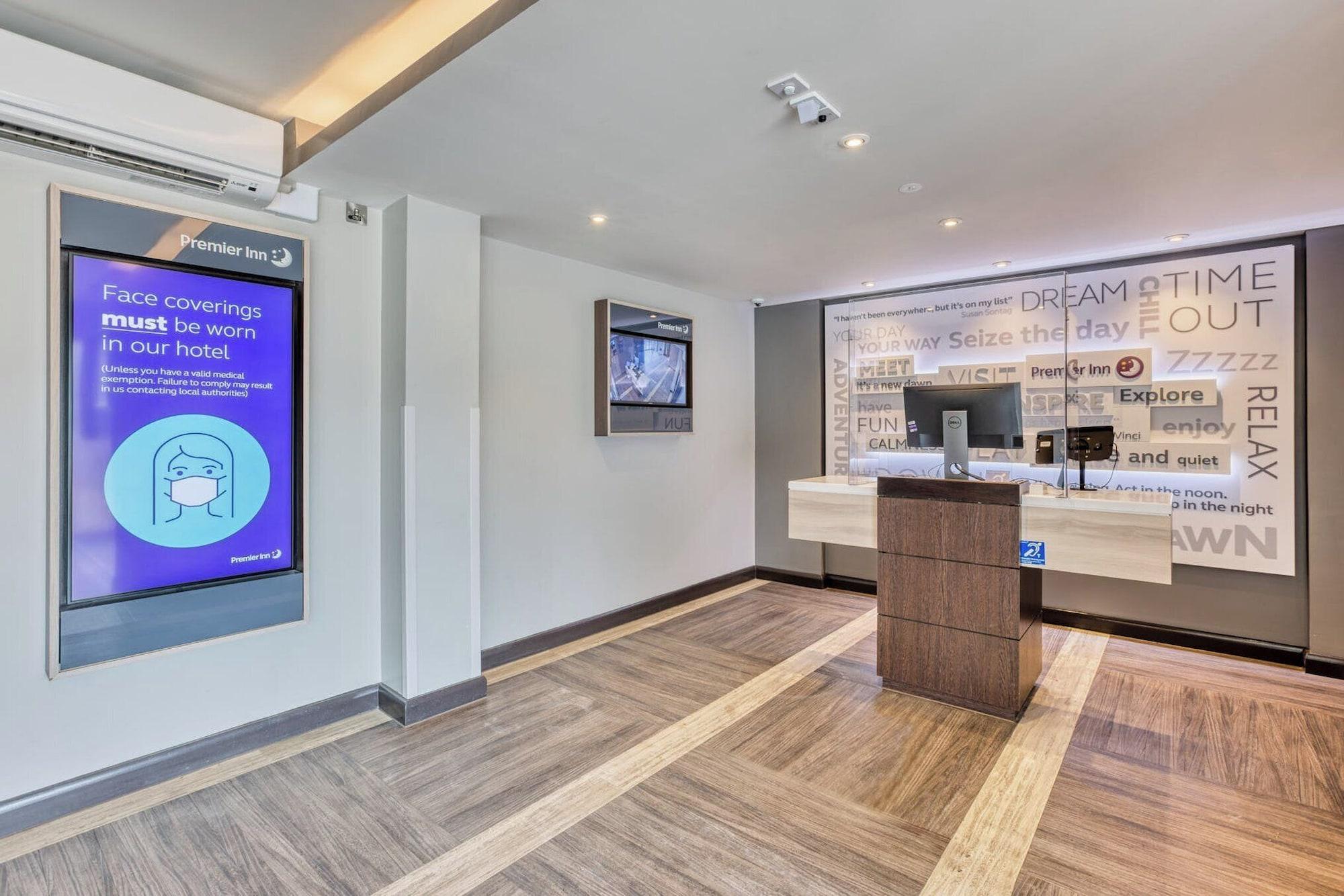 Vista Lobby Premier Inn Harlow East - Church Langley