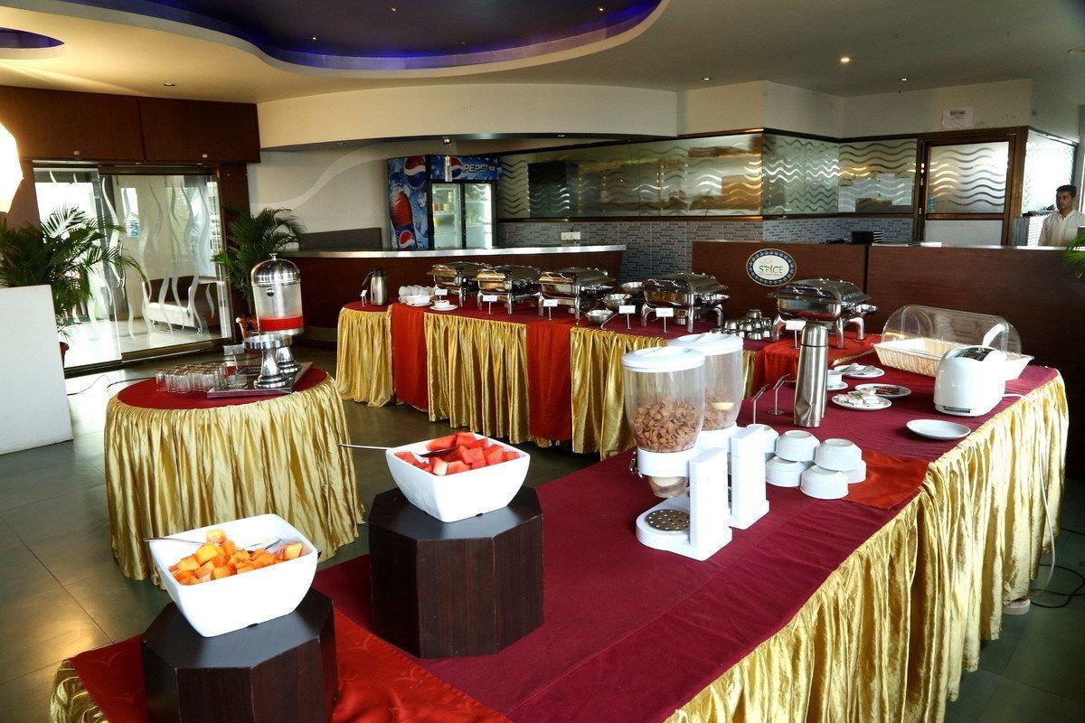 Restaurant Srinivas Saffron Hotel