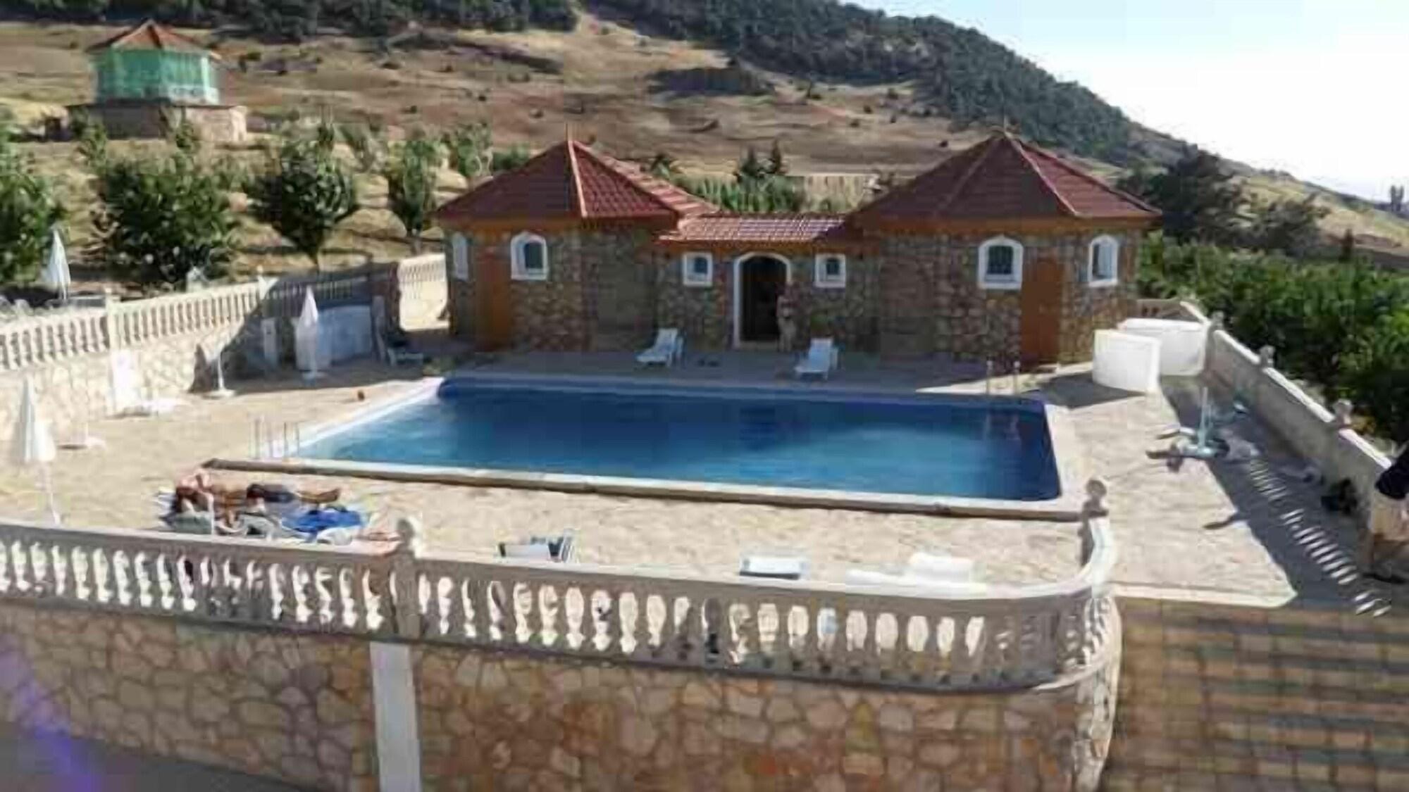 Vista Piscina Le Palais des Cerisiers