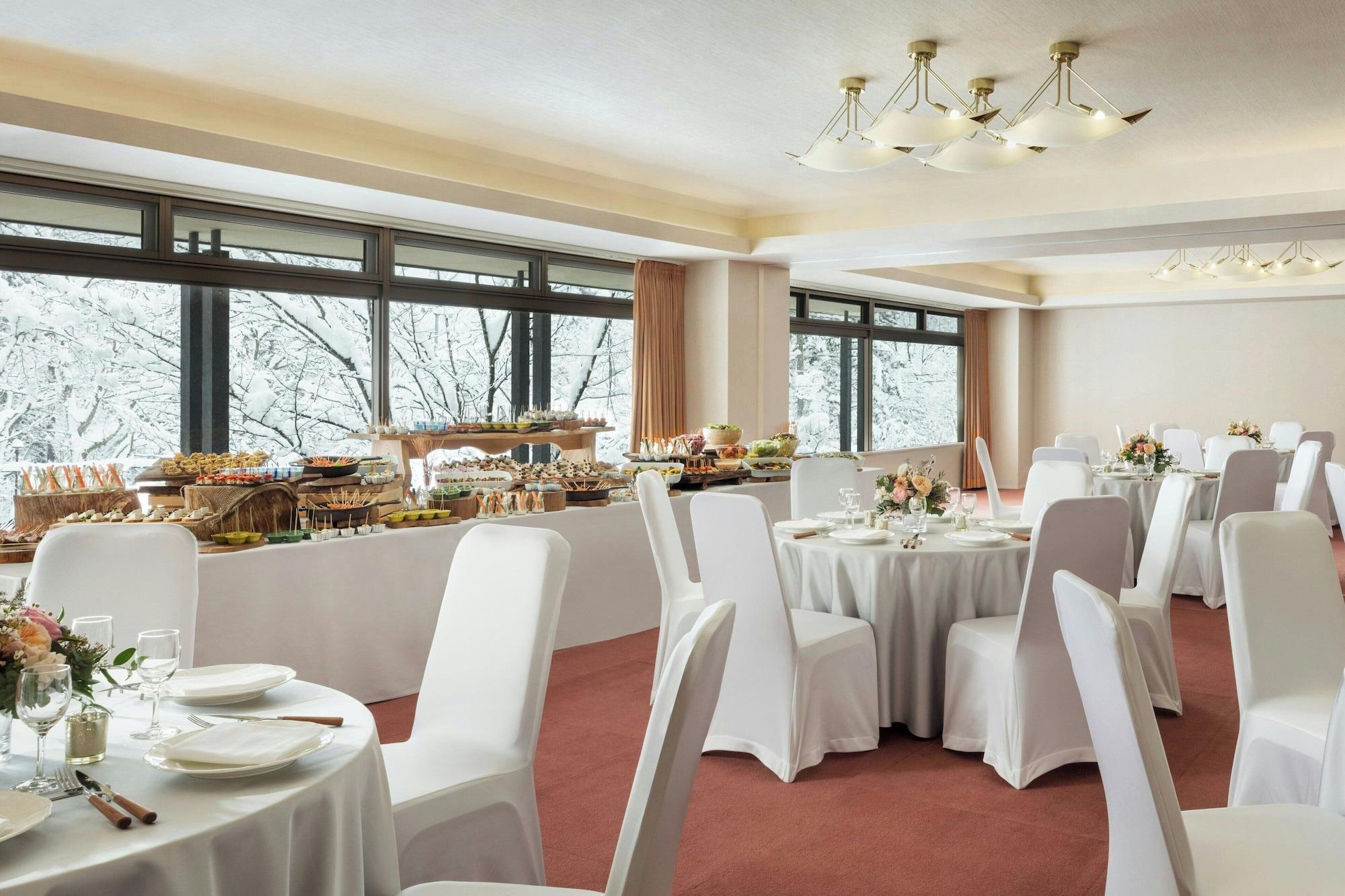 Sala de Reuniones Courtyard by Marriott Hakuba