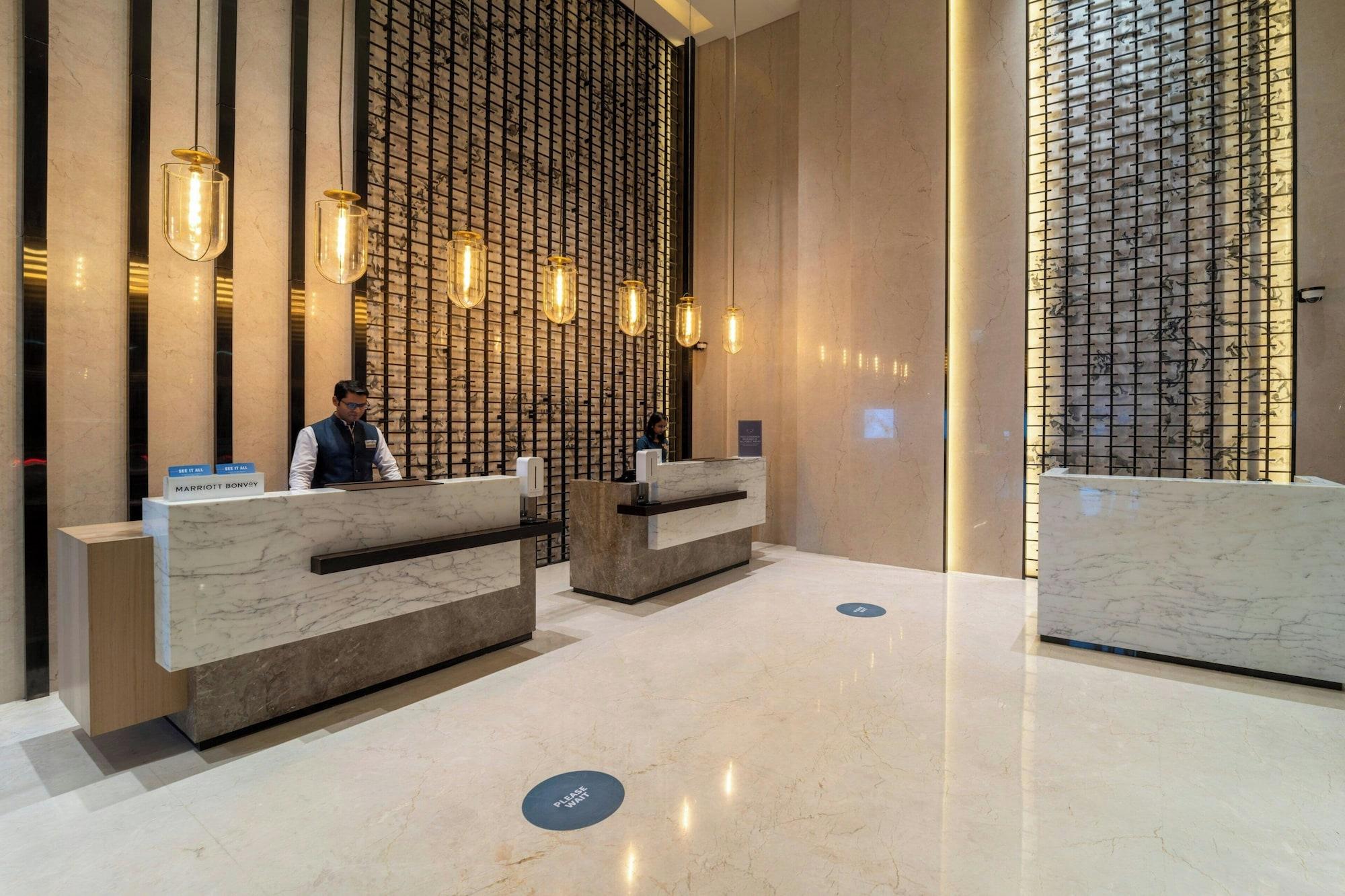 Vista Lobby Courtyard By Marriott Vadodara