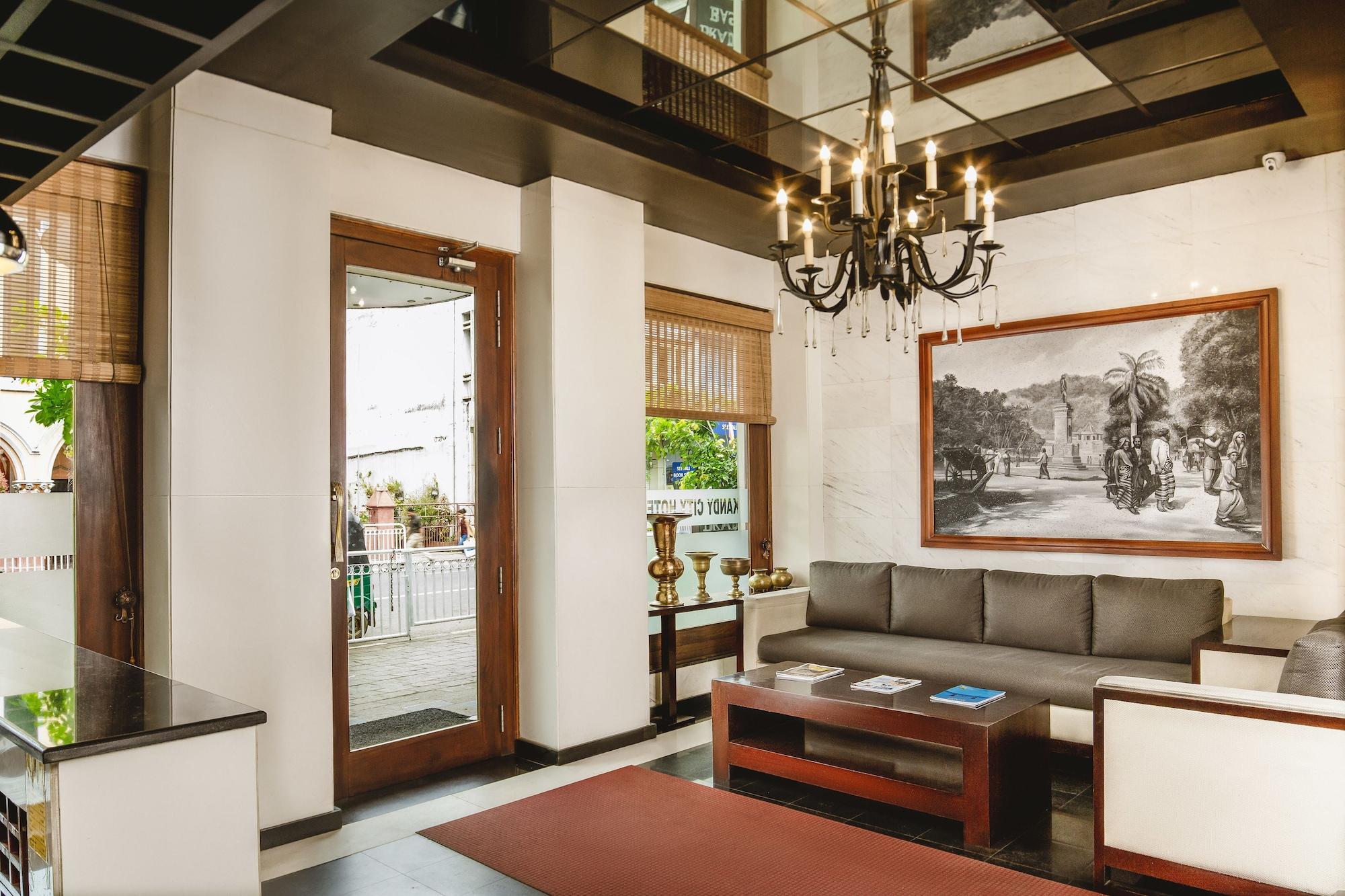 Vista Lobby Kandy City Hotel by Earl's