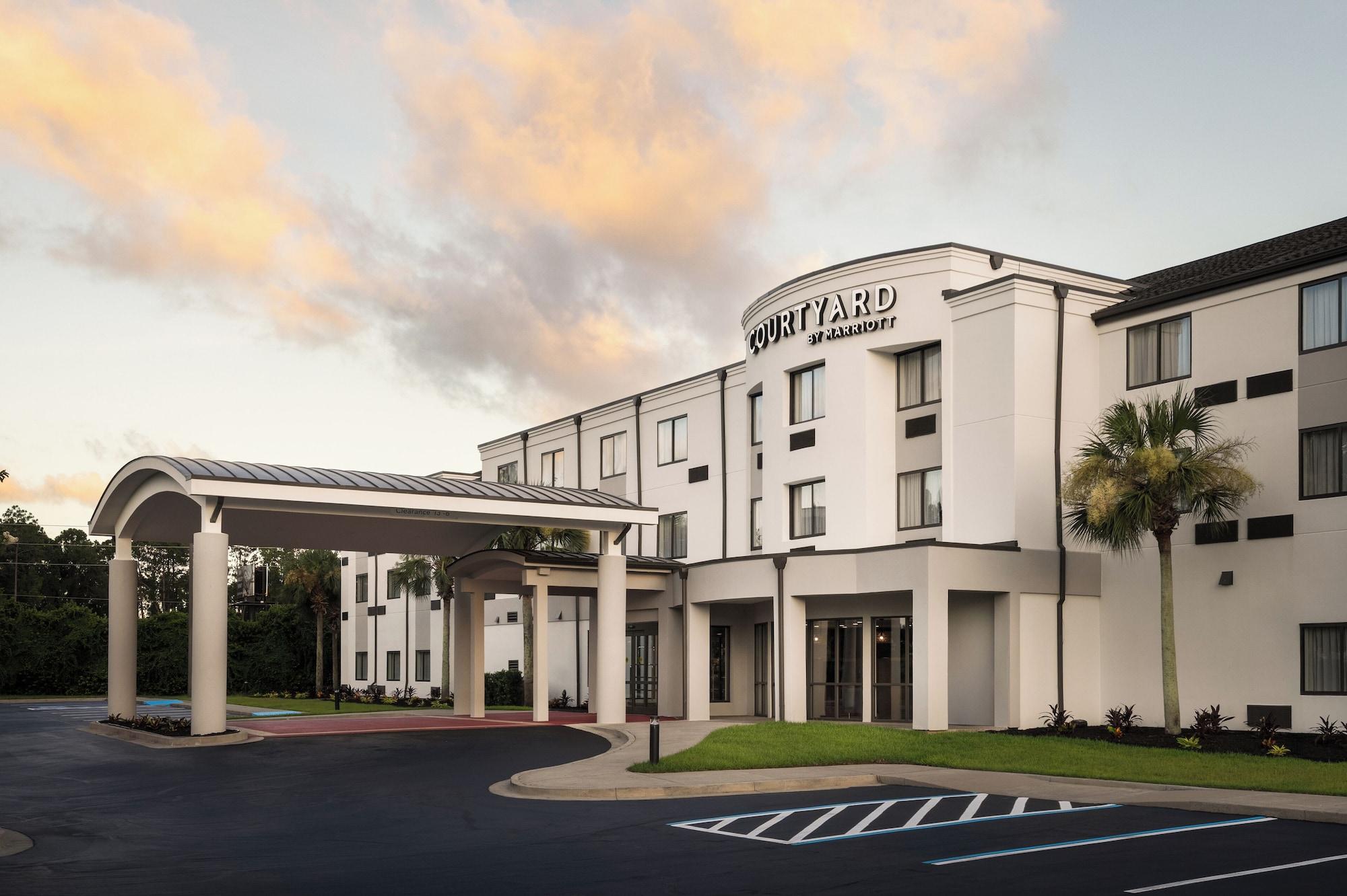 Varios Courtyard by Marriott Brunswick