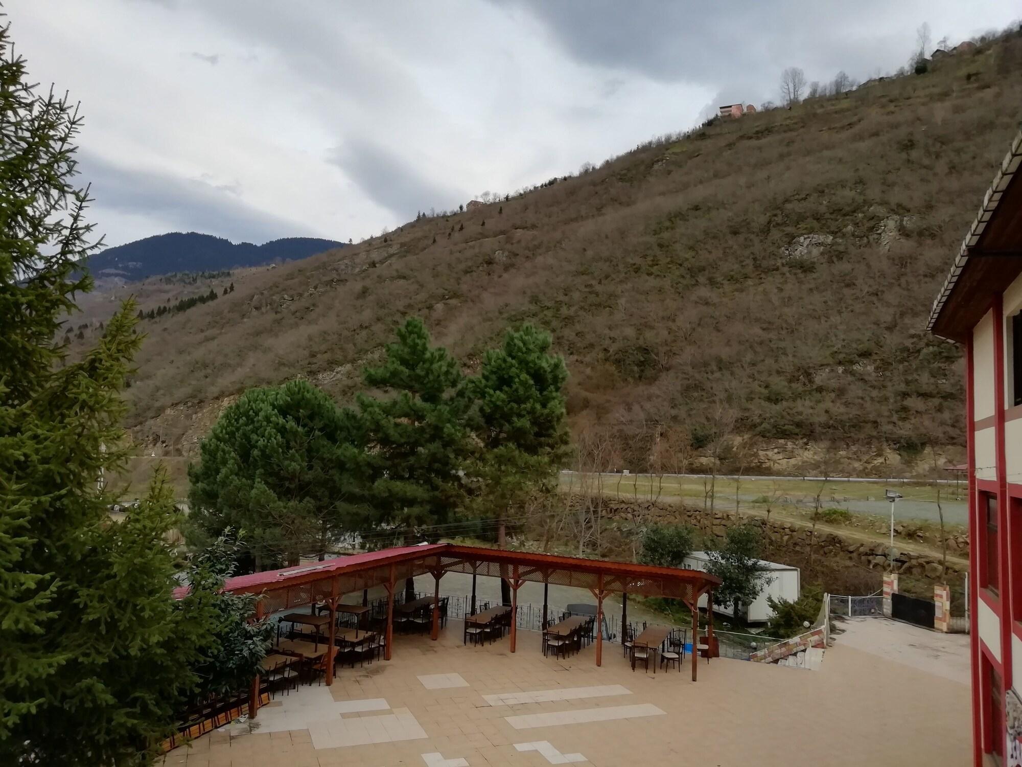 Vista Exterior Seremet Dinlenme Tesisi