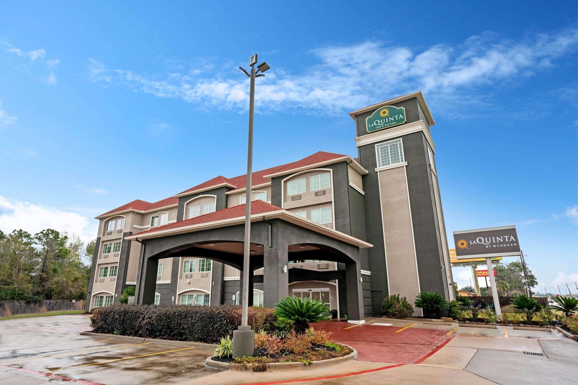 Vista Exterior La Quinta Inn & Suites by Wyndham Houston - Magnolia