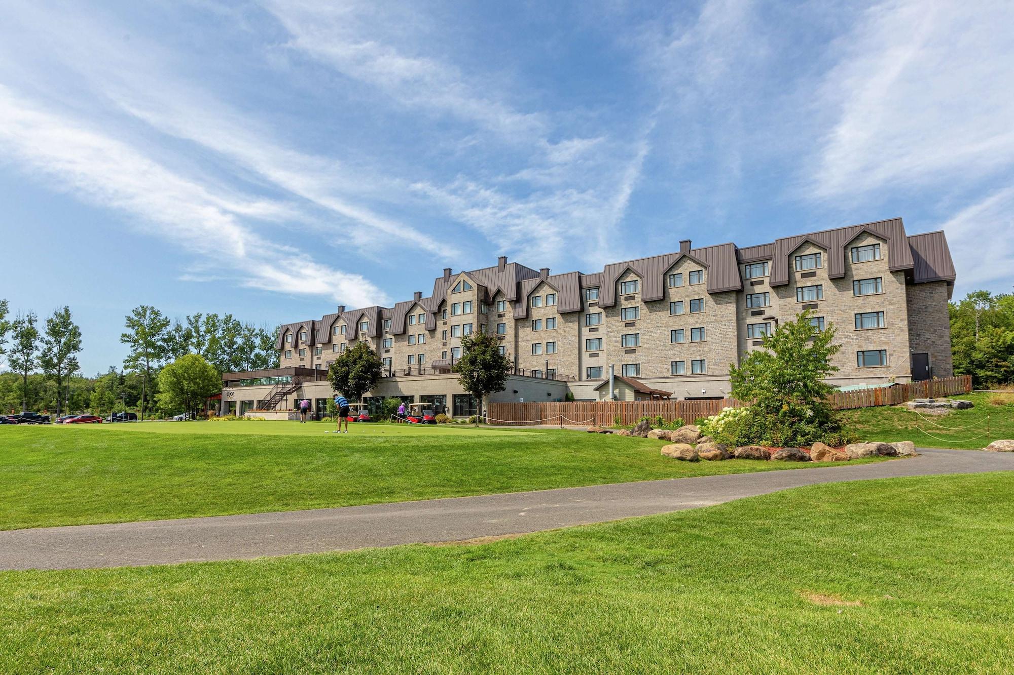 Vista Exterior DoubleTree by Hilton Quebec Resort