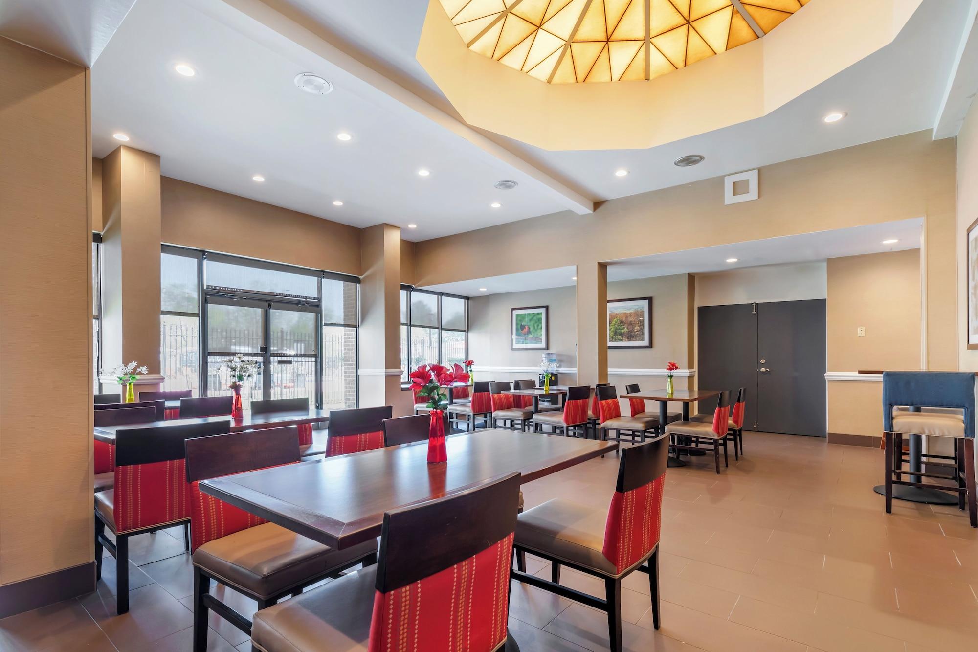 Restaurant Comfort Inn & Suites Aberdeen near APG