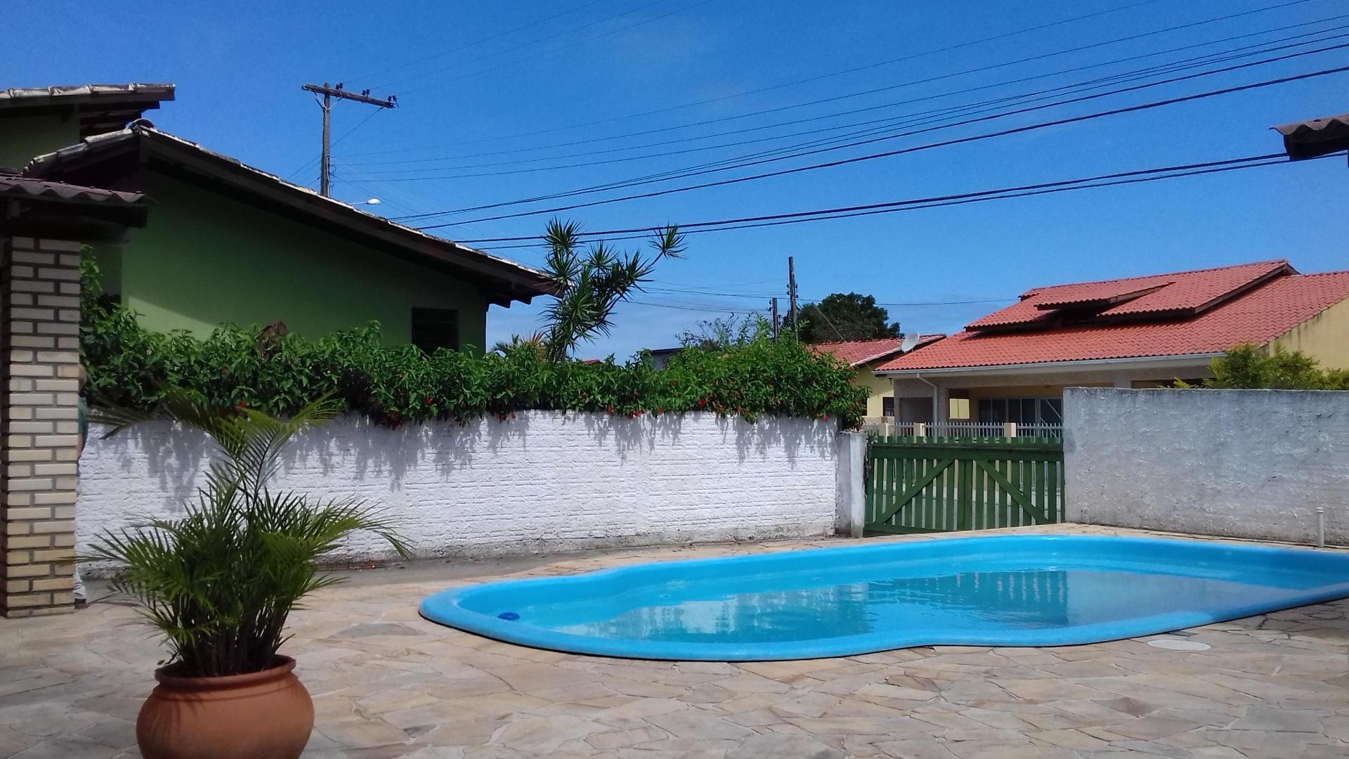 Vista Piscina Encantos Surf Hostel