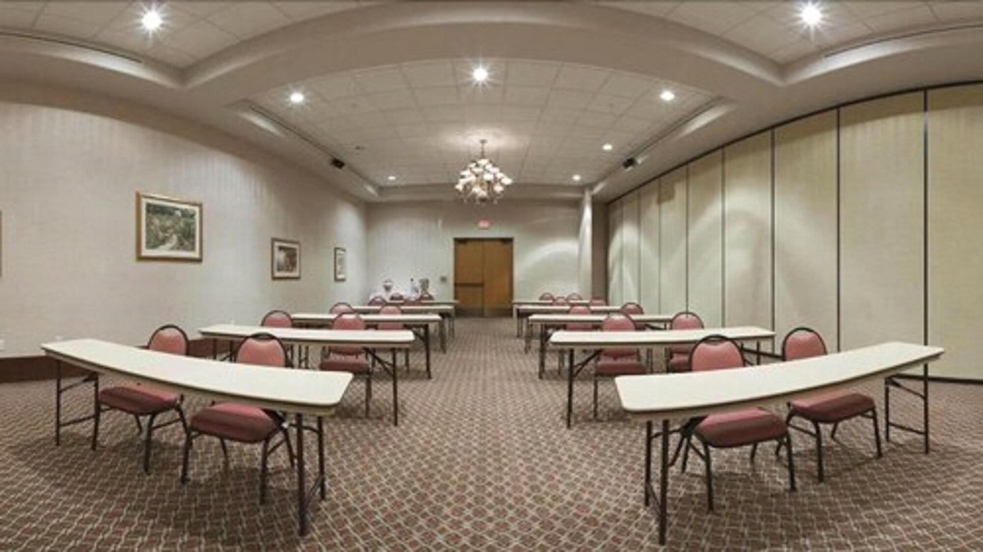 Sala de Reuniones Baymont by Wyndham Belen NM