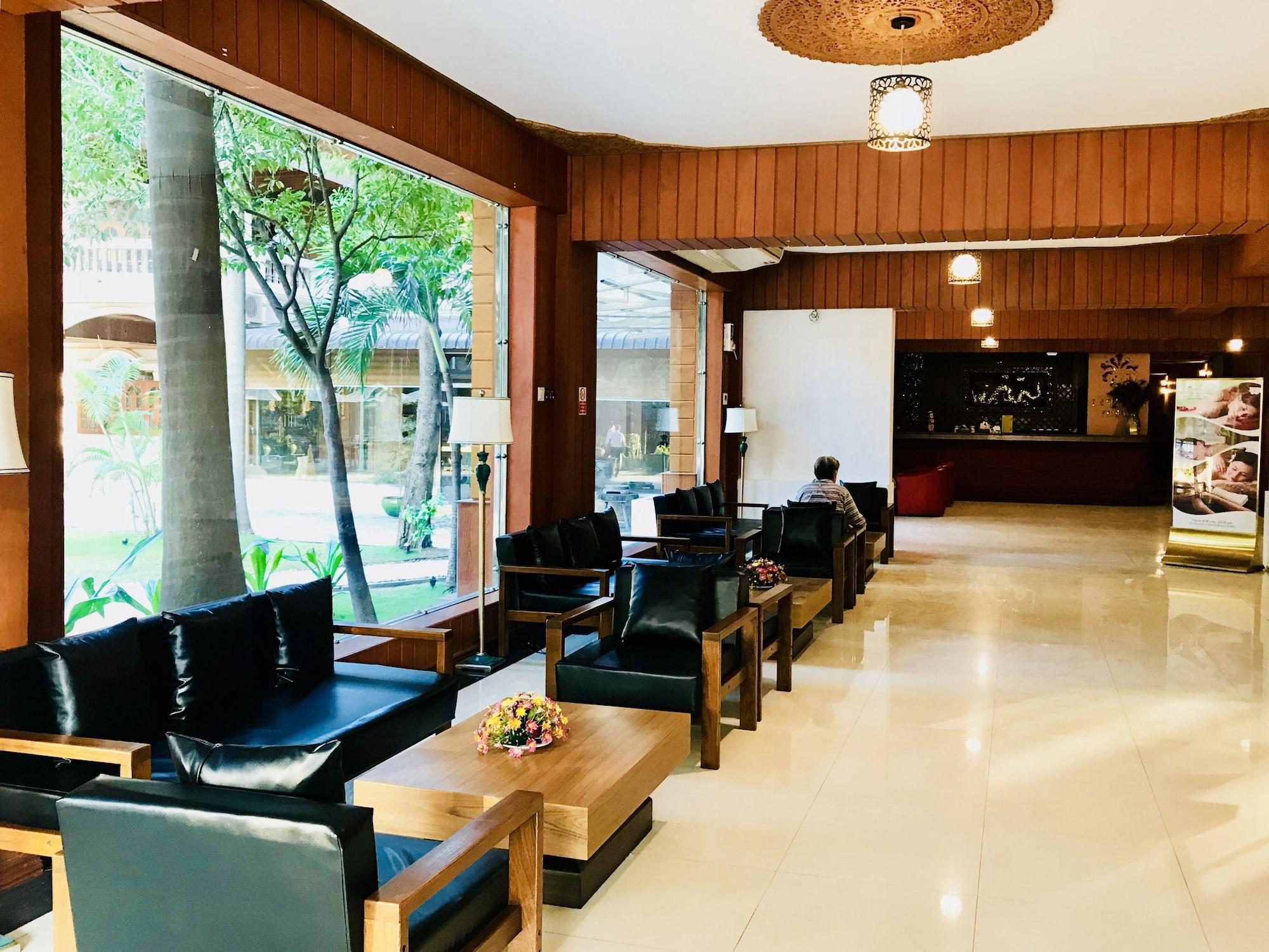 Vista Lobby E-Outfitting Golden Country Hotel