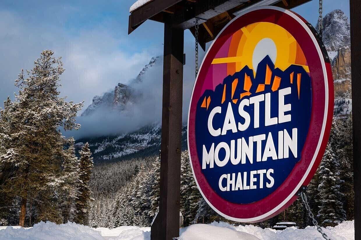 Varios Castle Mountain Chalets
