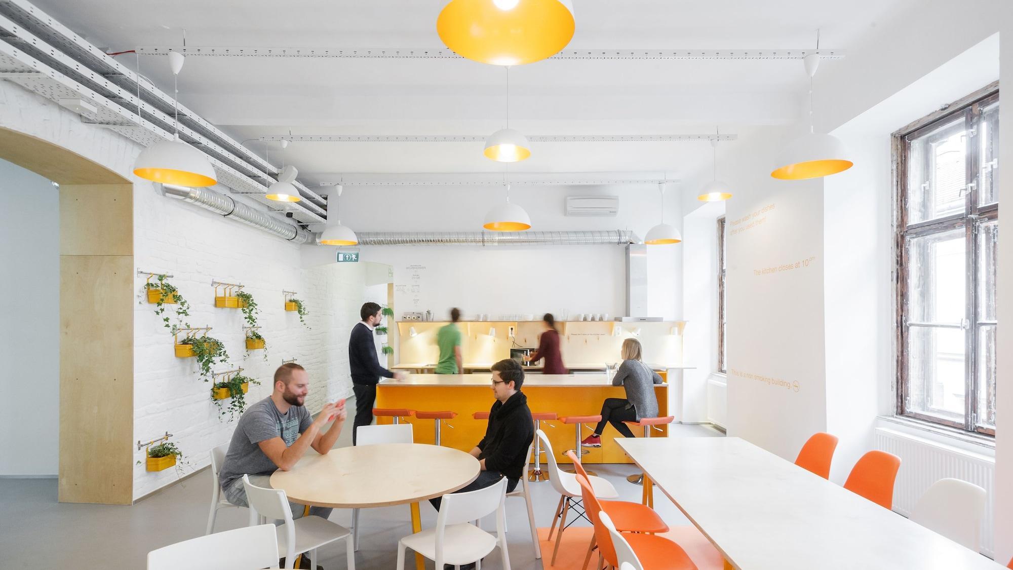 Restaurant Flow Spaces