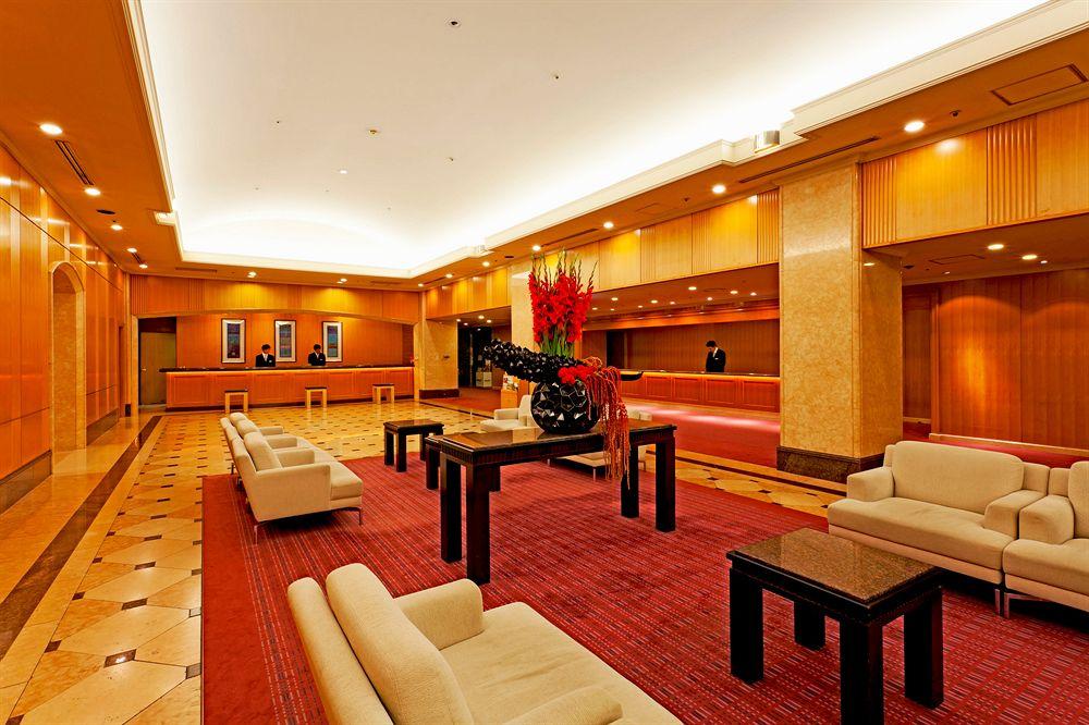 Vista Lobby Century Royal Hotel