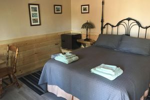 Alquiler Vacacional - ASPEN--Personal sleeping cabin with shared kitchen/bathhouse