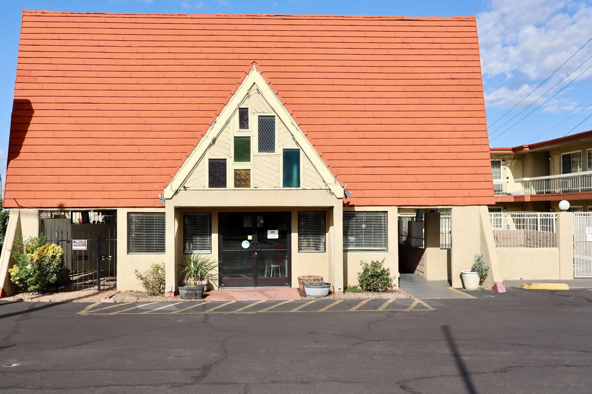 Vista Exterior Super 8 by Wyndham Albuquerque Downtown