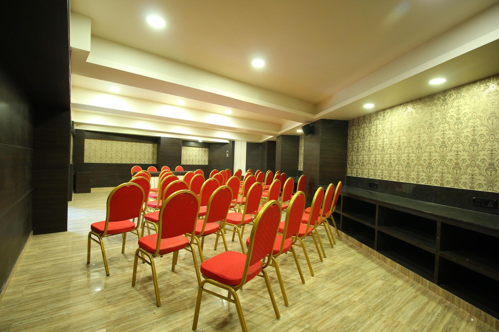 Sala de Reuniones Central Beacon Hotel Surat