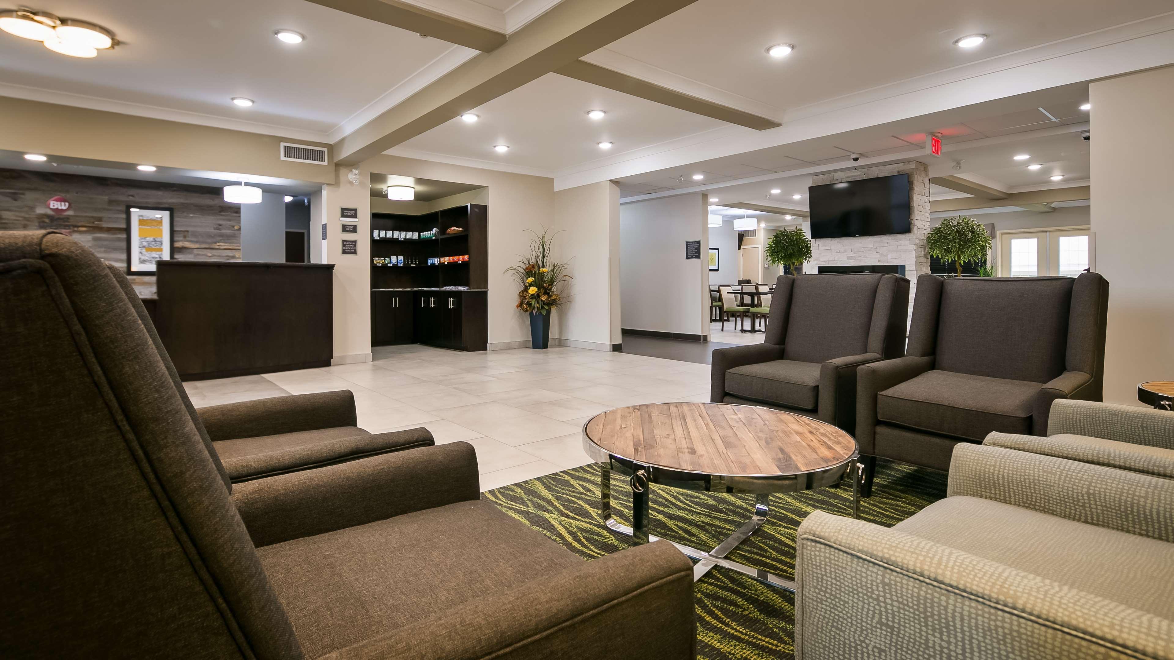 Vista Lobby Best Western Plus Fort Saskatchewan Inn & Suites
