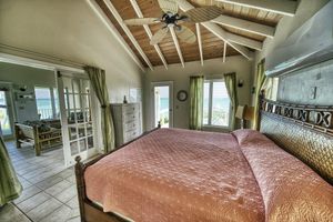 Arriendo temporal - Whistling Duck: Private Oceanfront Cottage