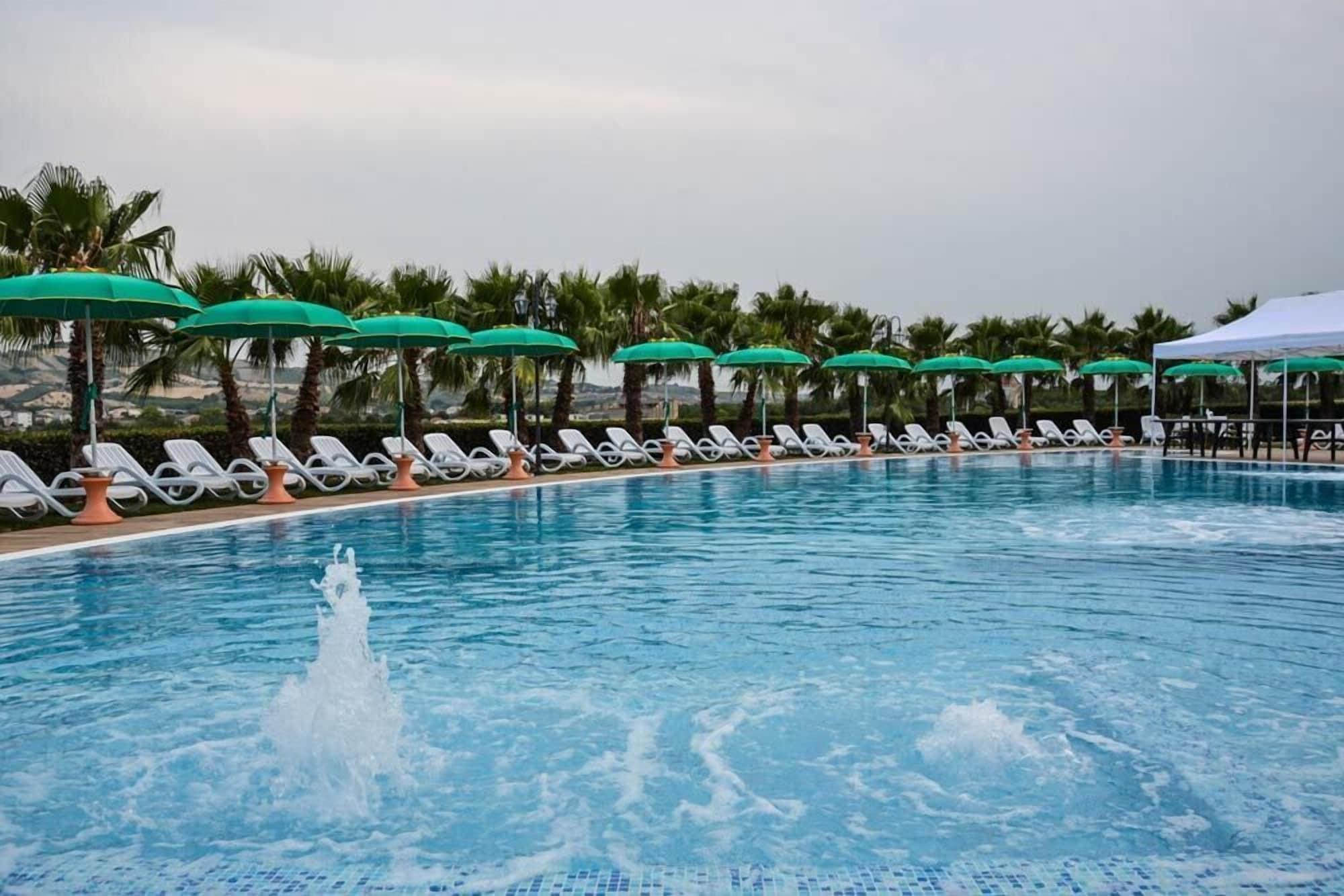 Vista Piscina Hotel Villa Luigi