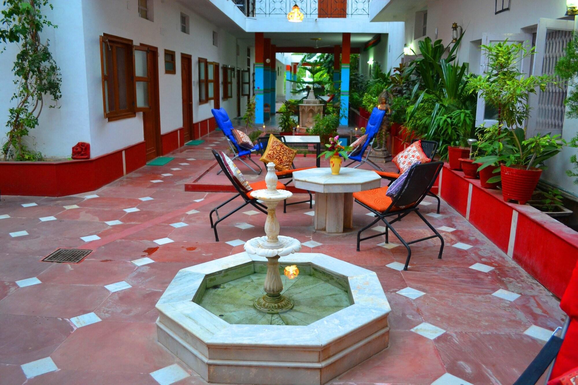 Vista Exterior Hotel Harmony