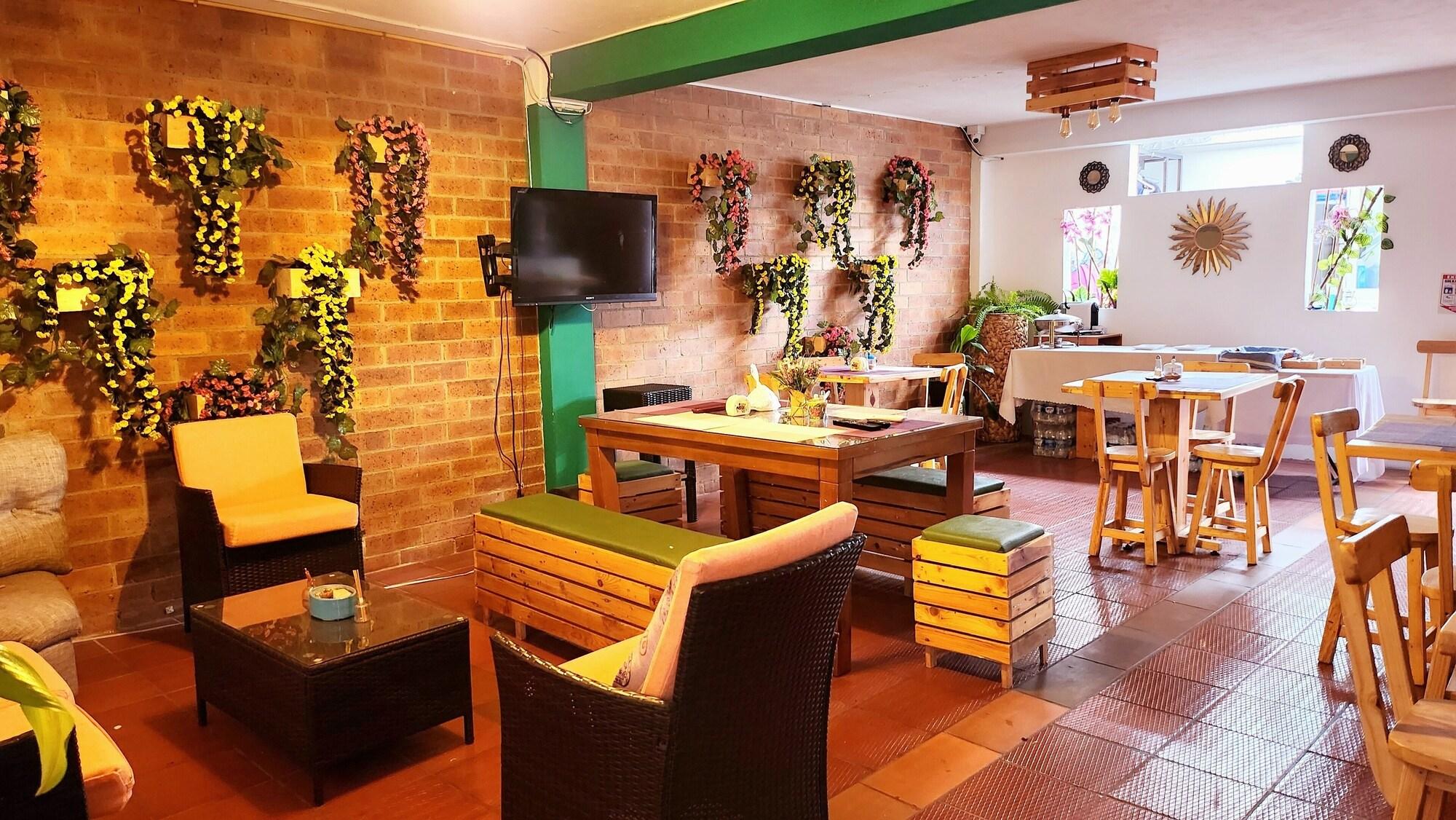 Restaurant Aparta Hotel Oporto 83