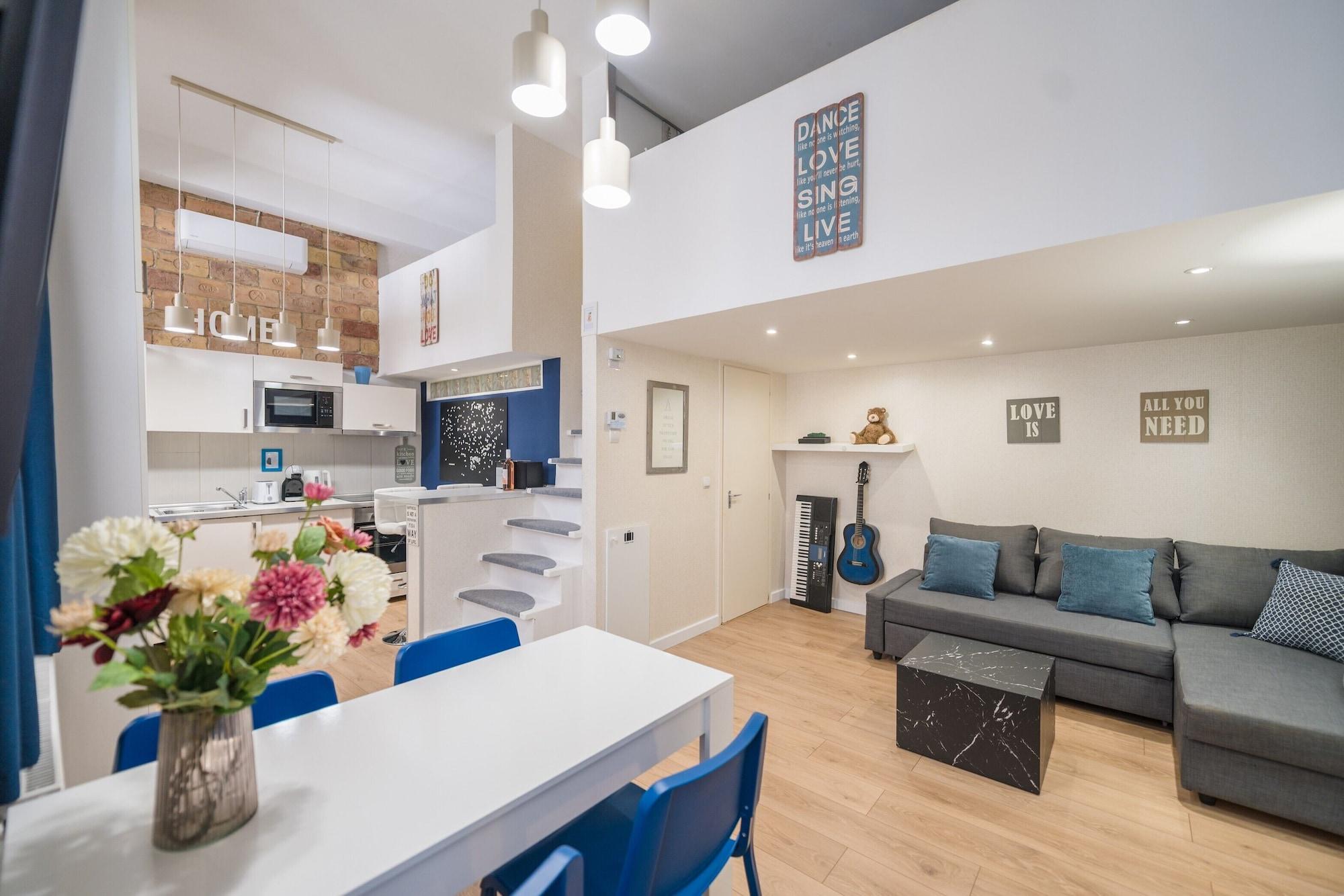 Varios happy home Budapest BLUE