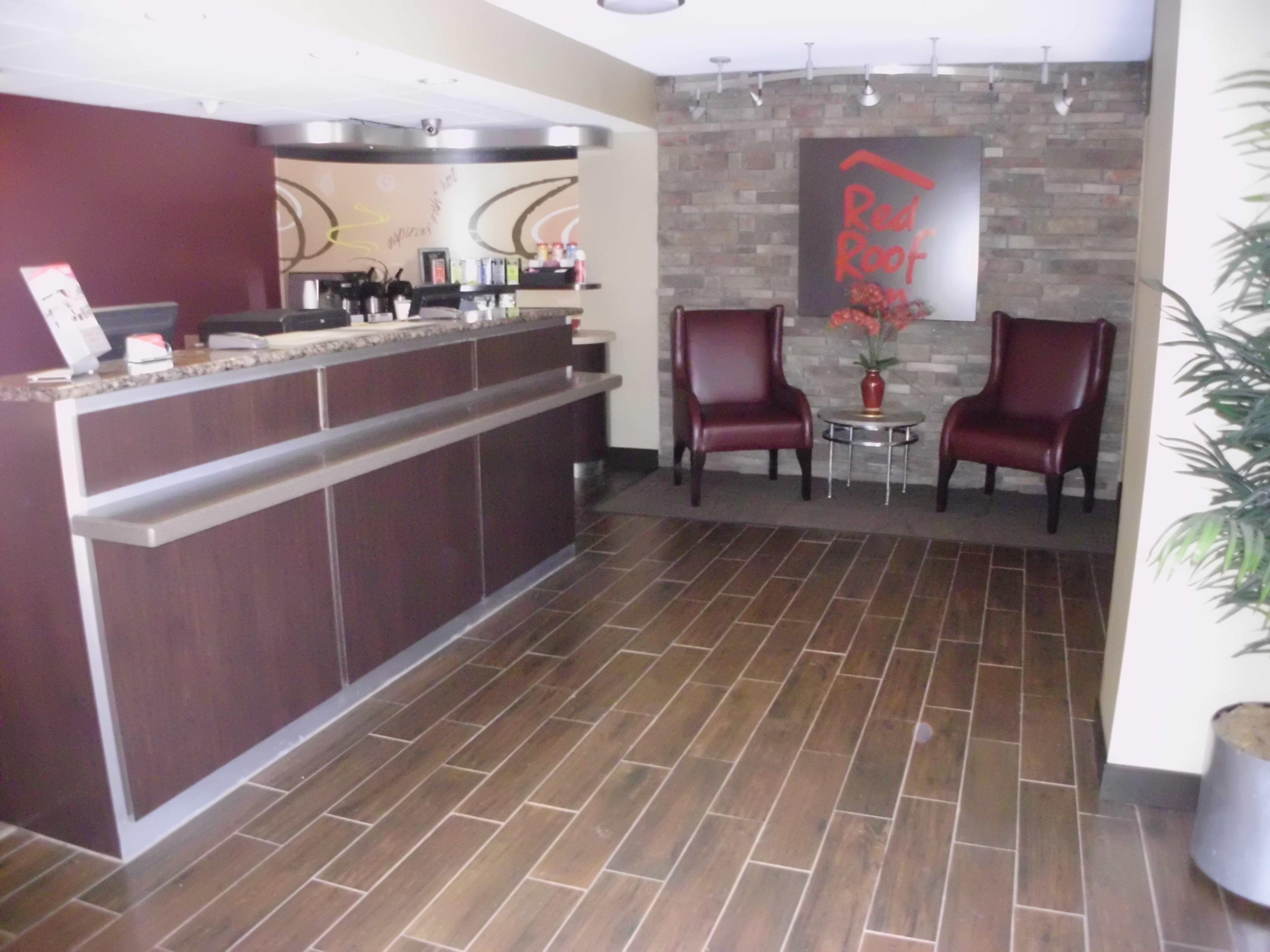 Vista Lobby Red Roof Inn Boston - Southborough/ Worcester