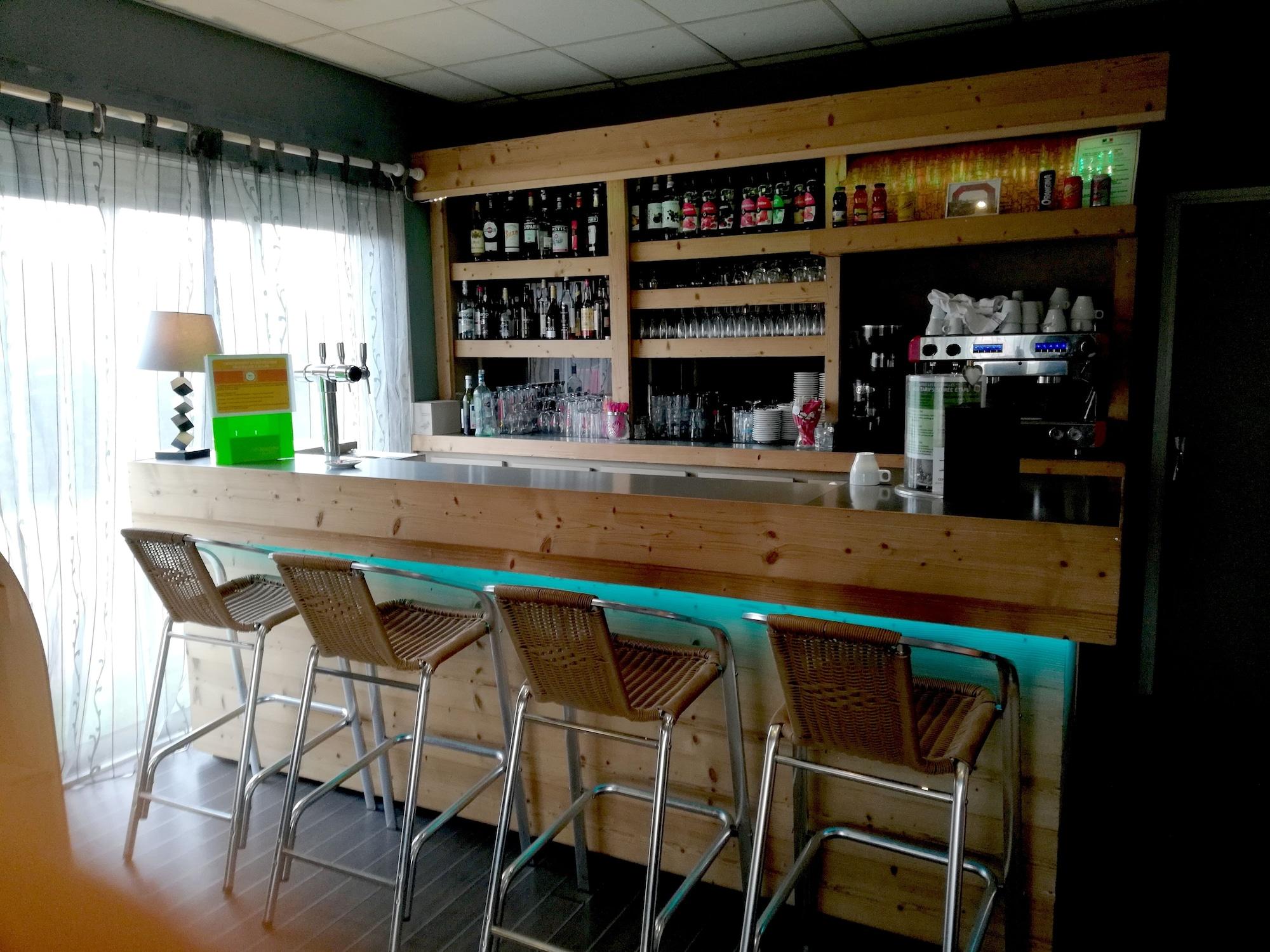 Bar/Salón Les Charmilles