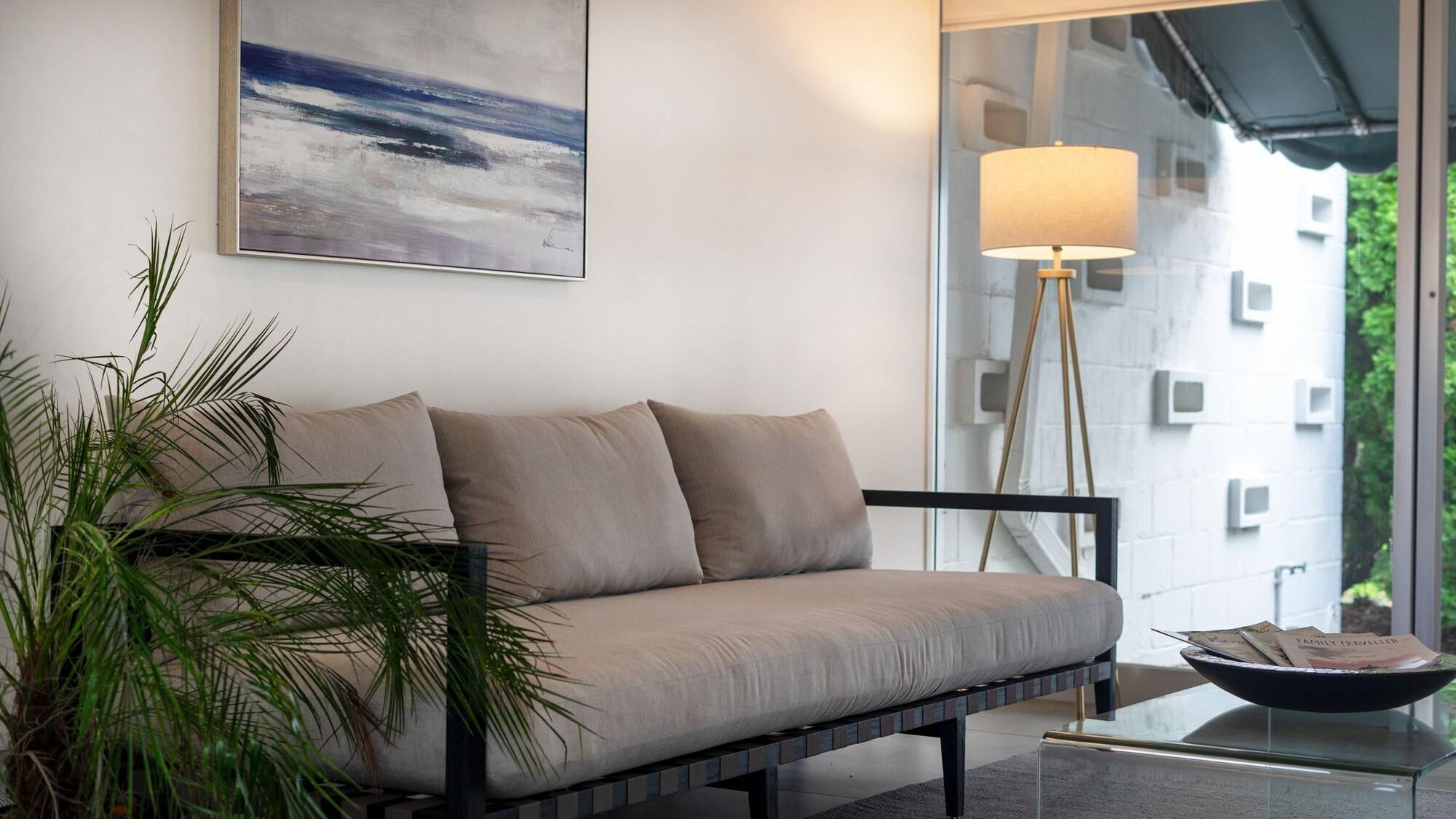 Vista Lobby East Hampton House Resort