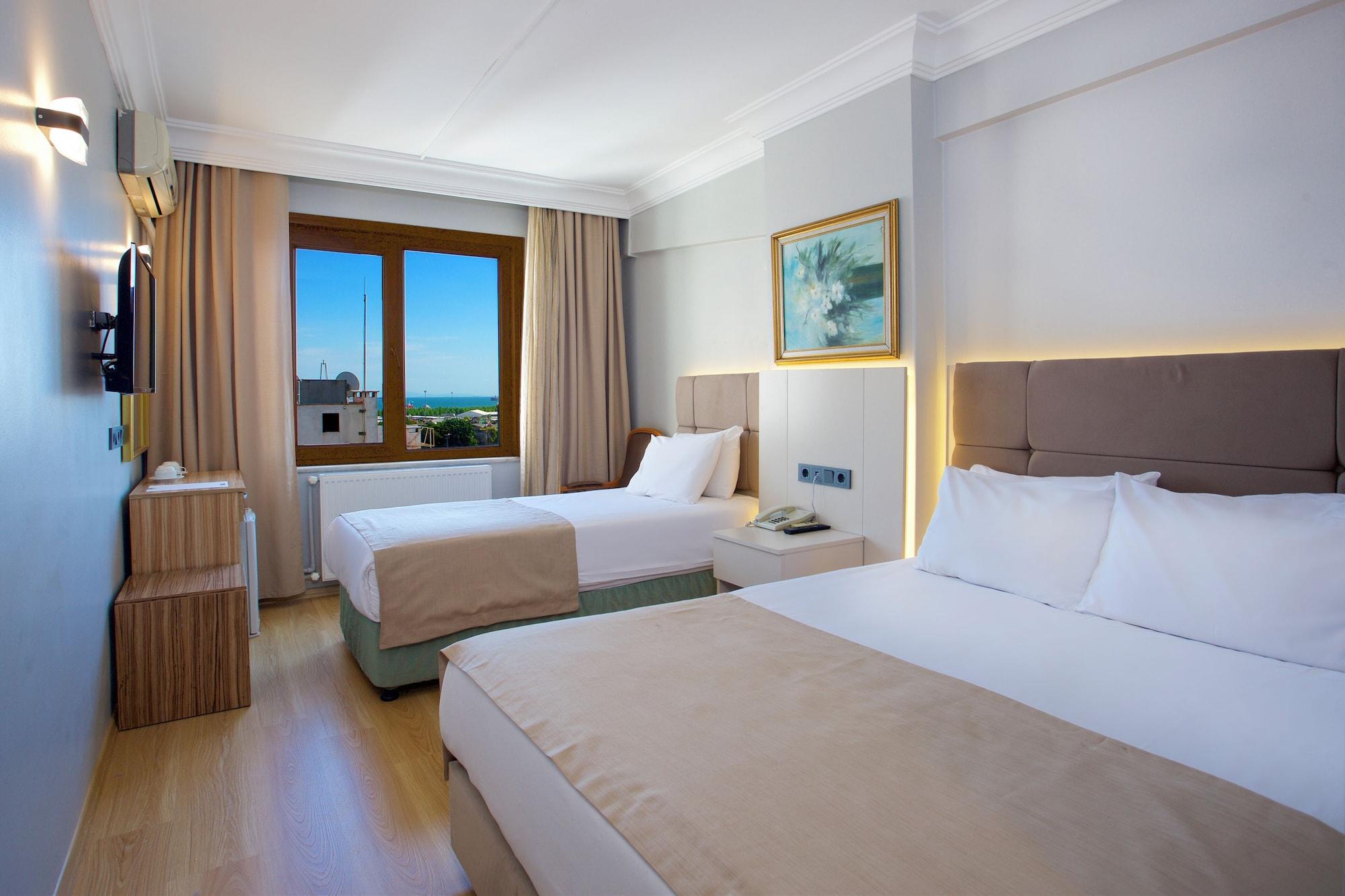 Varios Grand Ant Hotel