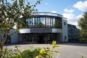 Alojamiento - All Saints Resort