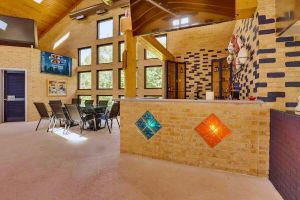 Alquiler Vacacional - Stien Oasis: Heated Indoor Pool Oasis With Theater, Bar&Tennis Court.