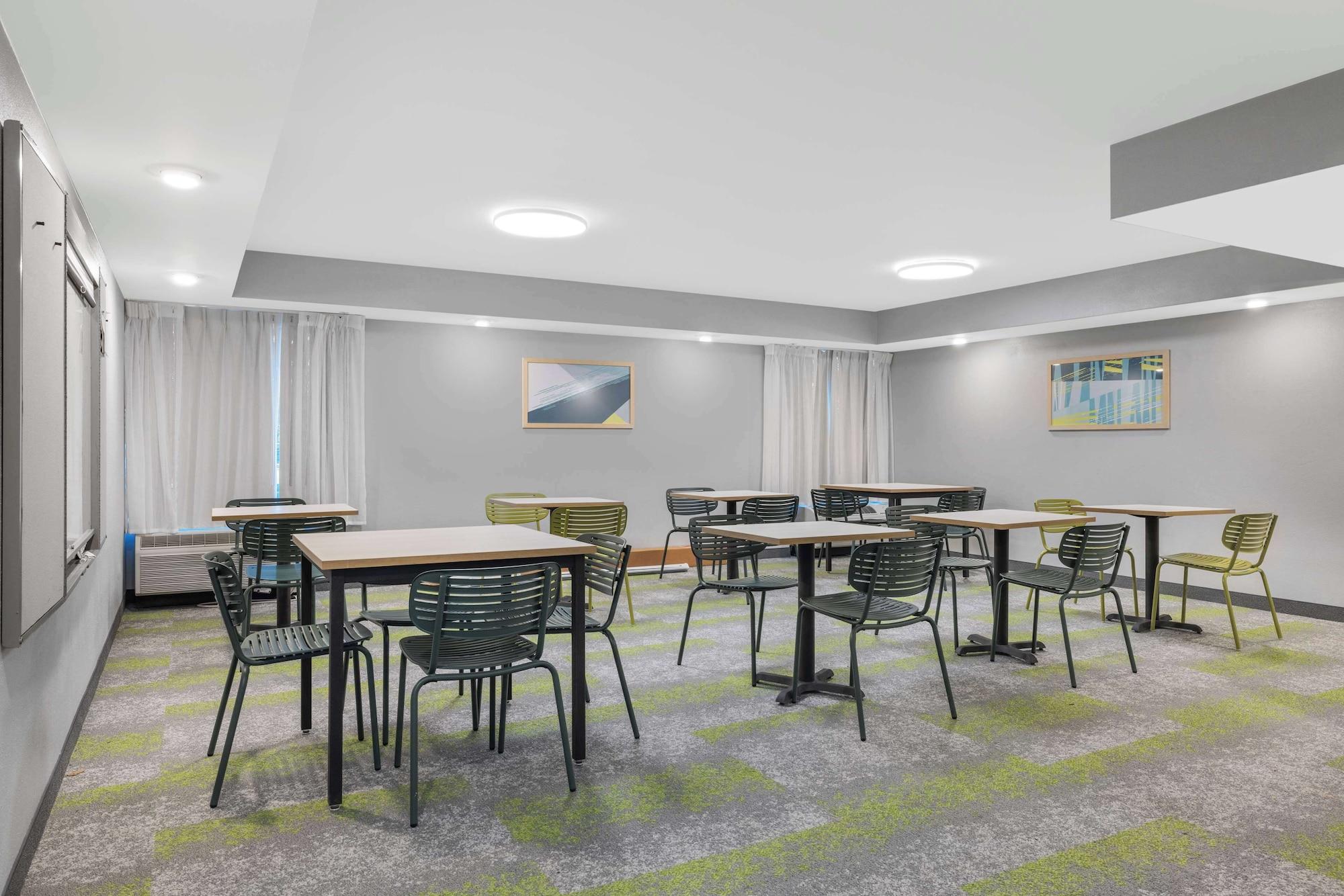 Vista Lobby Spark by Hilton Colorado Springs I 25 Central