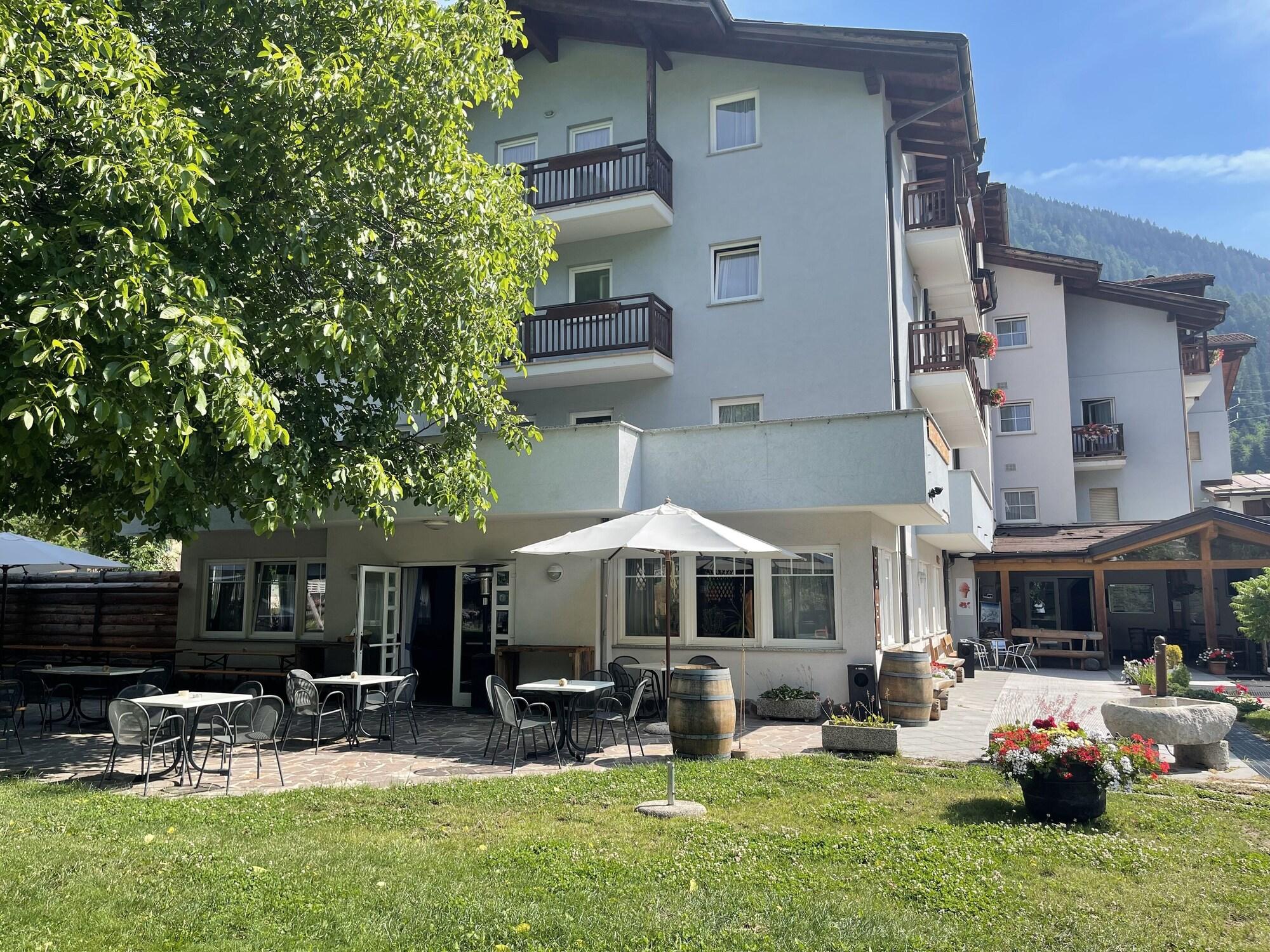 Vista Exterior Hotel Santoni